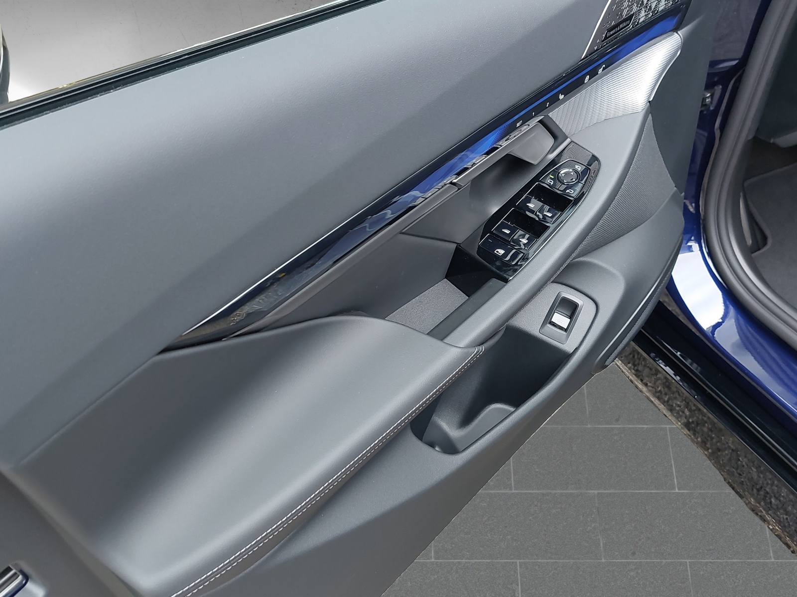 BMW i5 M60 Touring M Sport Pro-image-14