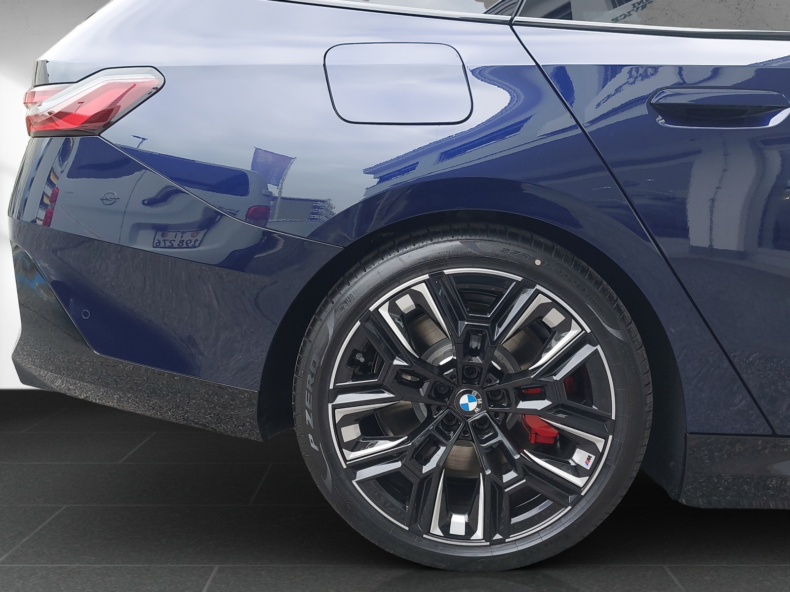 BMW i5 M60 Touring M Sport Pro-image-10