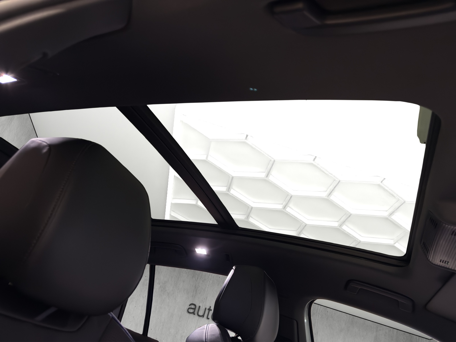 VW Tiguan 1.5 TSI evo2 eHybrid R-Line DSG-image-11