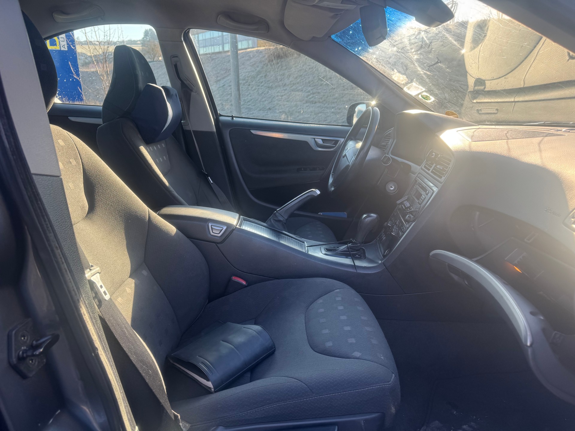 VOLVO S60 2.4 Momentum-image-6