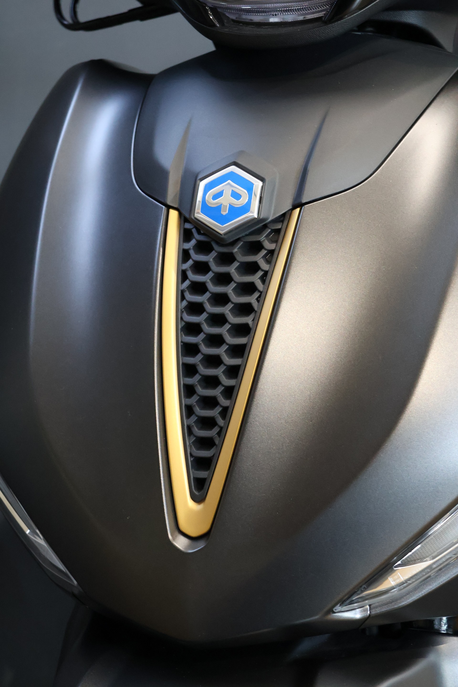 PIAGGIO Beverly 400 Sport E5+ 25th Anniversary (4 Jahre Garantie)-image-11