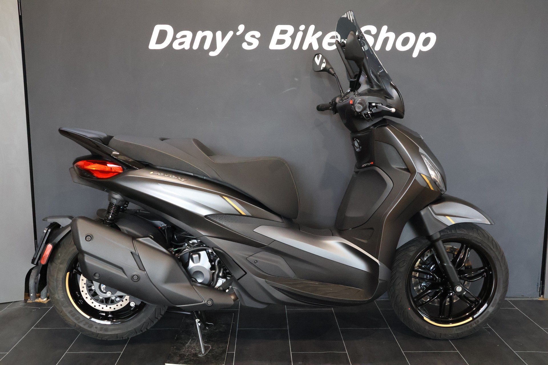 PIAGGIO Beverly 400 Sport E5+ 25th Anniversary (4 Jahre Garantie)-showroom-element-2