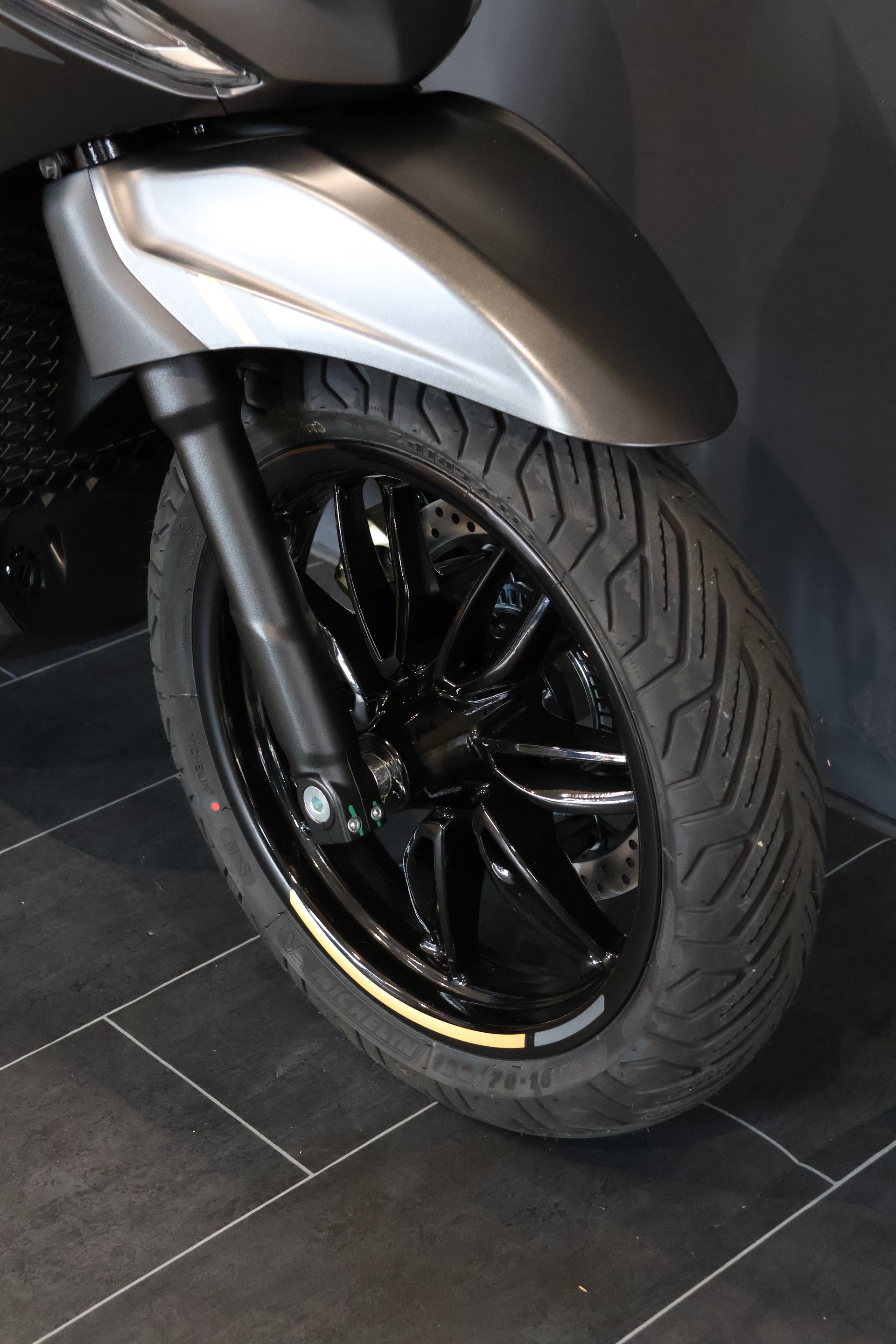 PIAGGIO Beverly 400 Sport E5+ 25th Anniversary (4 Jahre Garantie)-image-14