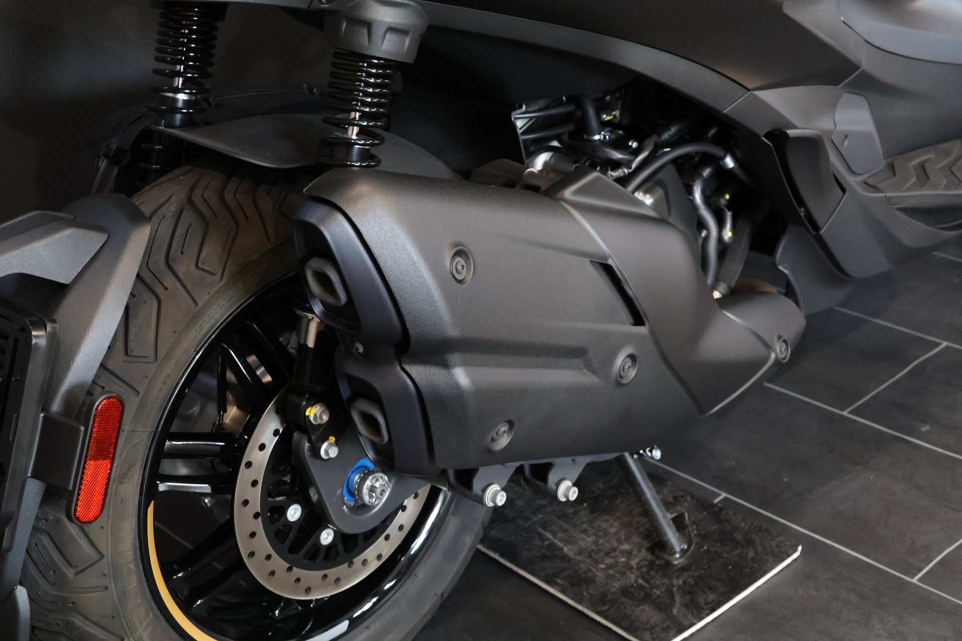 PIAGGIO Beverly 400 Sport E5+ 25th Anniversary (4 Jahre Garantie)-image-4
