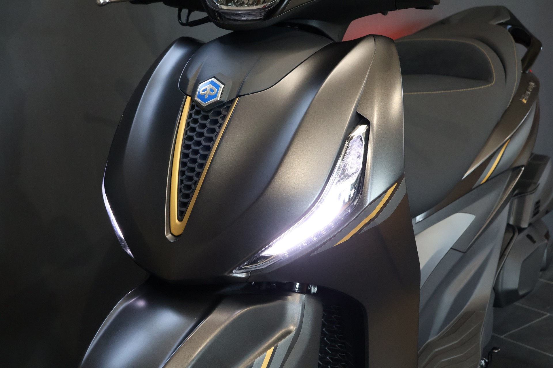 PIAGGIO Beverly 400 Sport E5+ 25th Anniversary (4 Jahre Garantie)-image-12