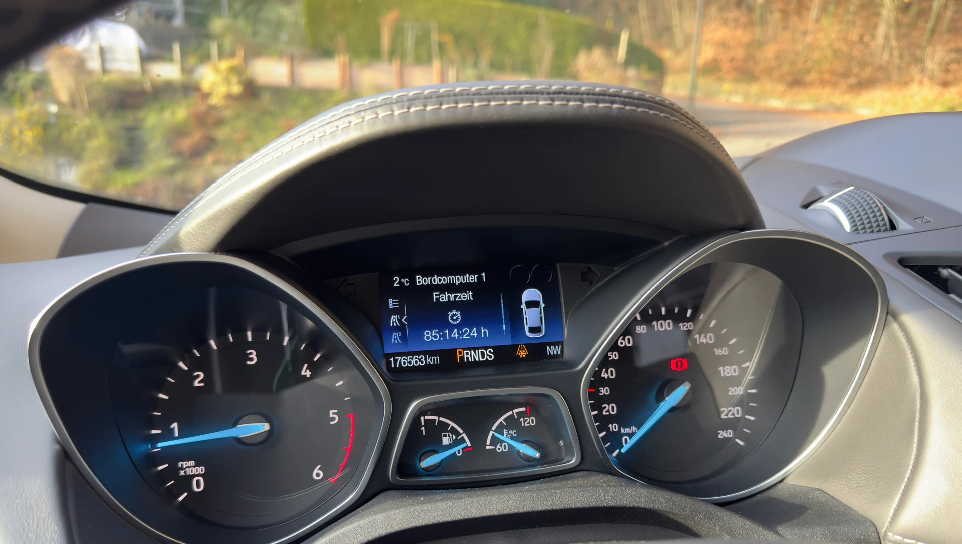 FORD Kuga 2.0 TDCi Vignale 4WD PowerShift-image-9