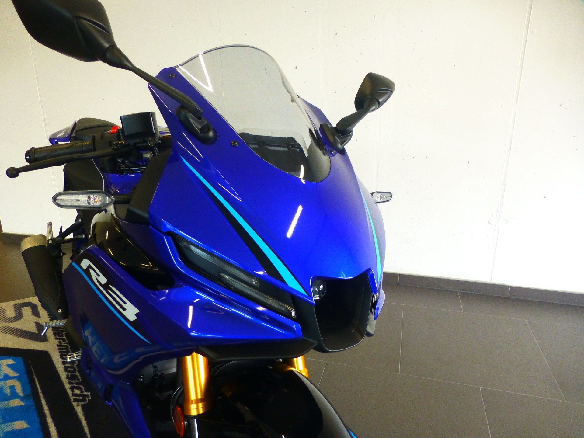 YAMAHA YZF-R3-image-13