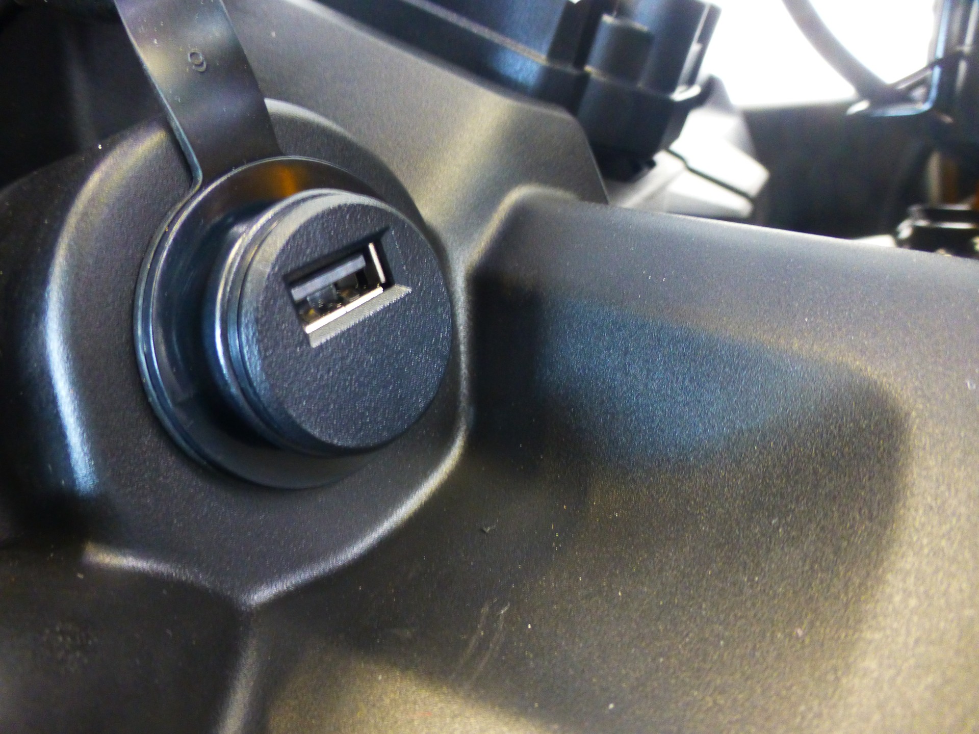 YAMAHA YZF-R3-image-12