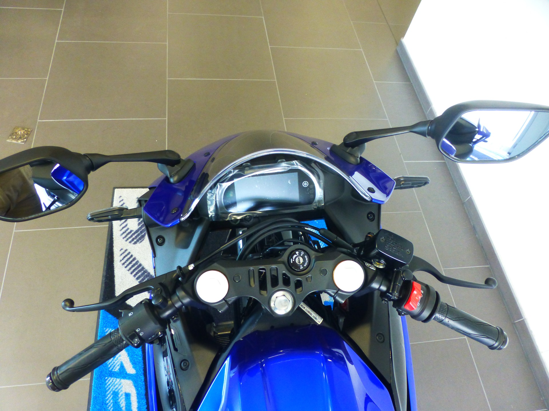 YAMAHA YZF-R3-image-11