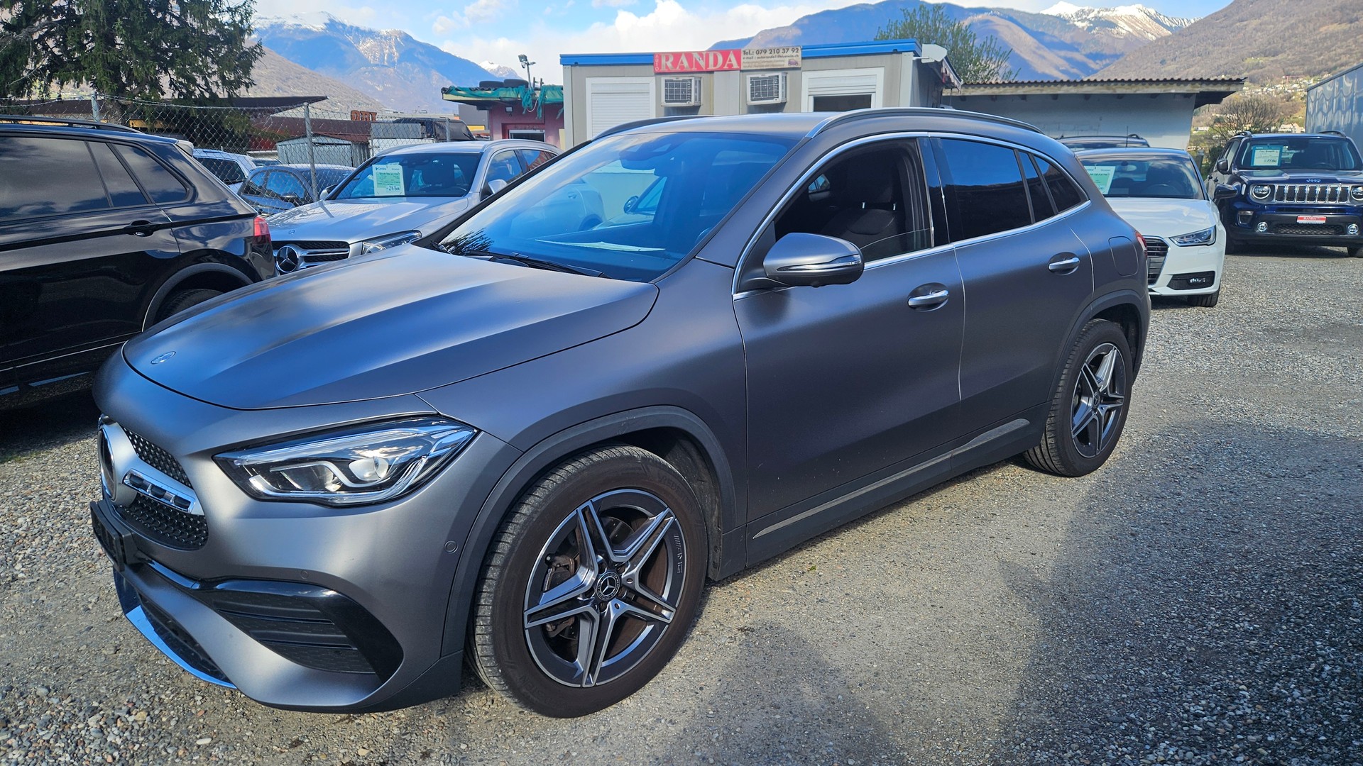 MERCEDES-BENZ GLA 220d 4Matic Progressive 8G-DCT-image-2
