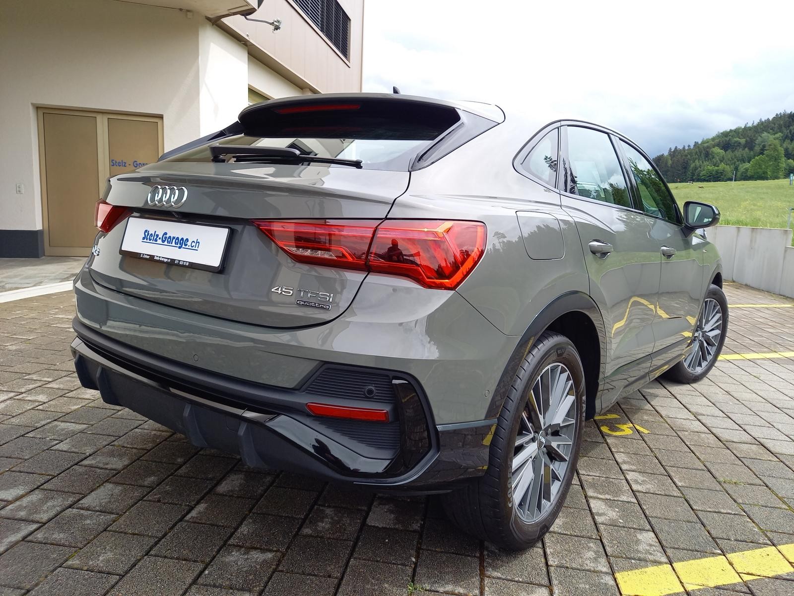 AUDI Q3 Sportback 45 TFSI S line quattro S-tronic-showroom-element-1