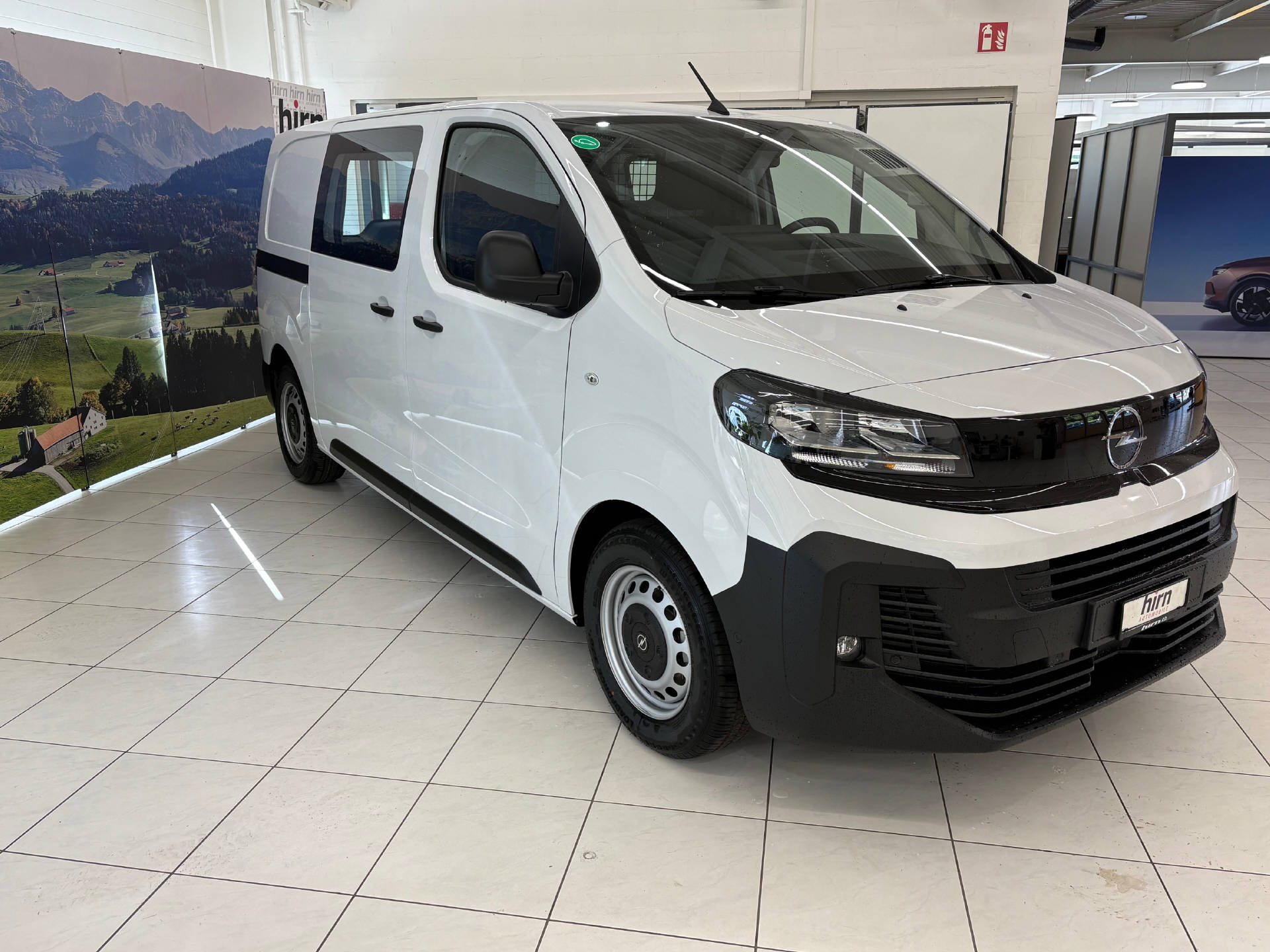 OPEL Vivaro-e Cargo 75kWh-image-2