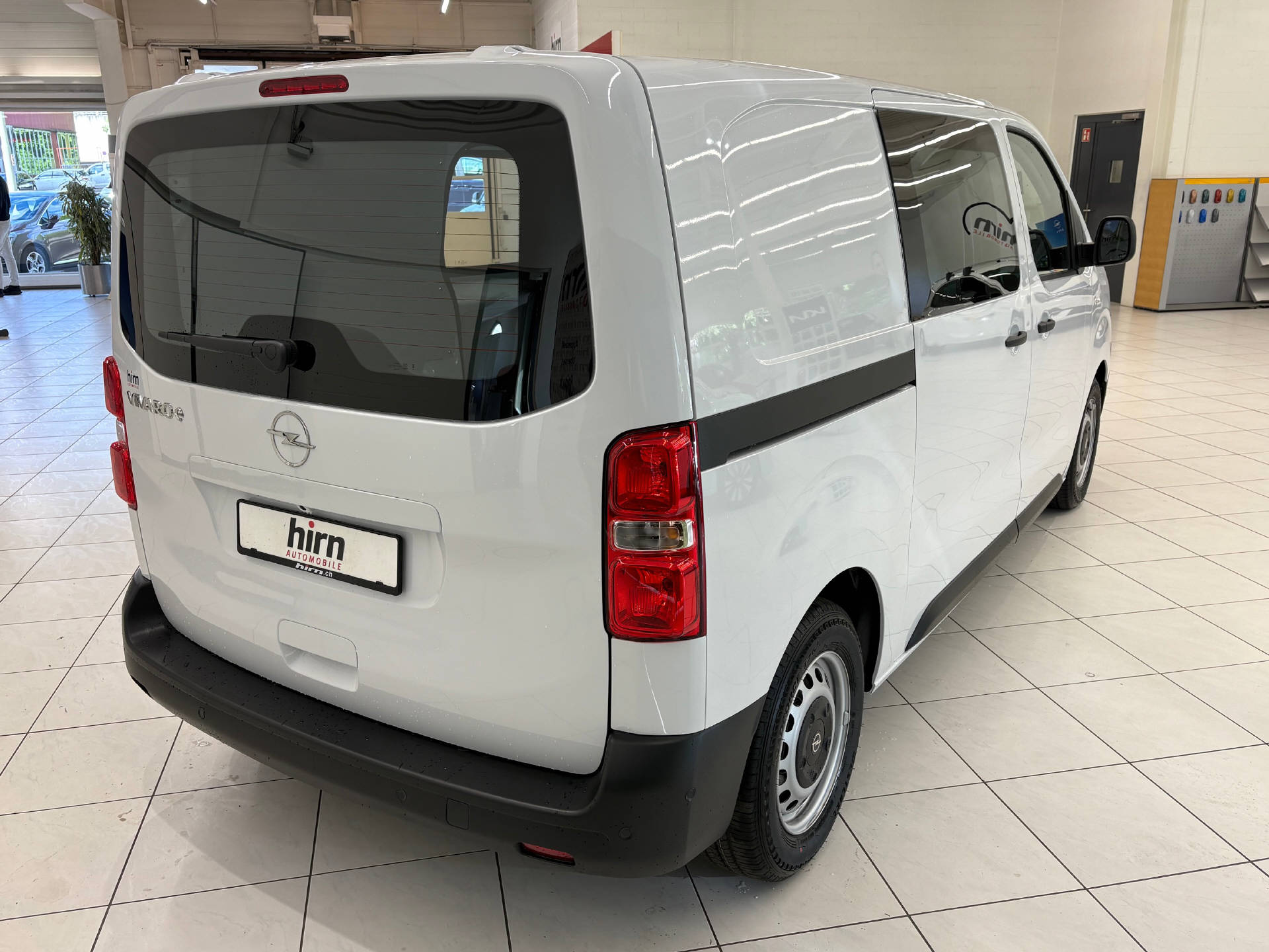 OPEL Vivaro-e Cargo 75kWh-image-5