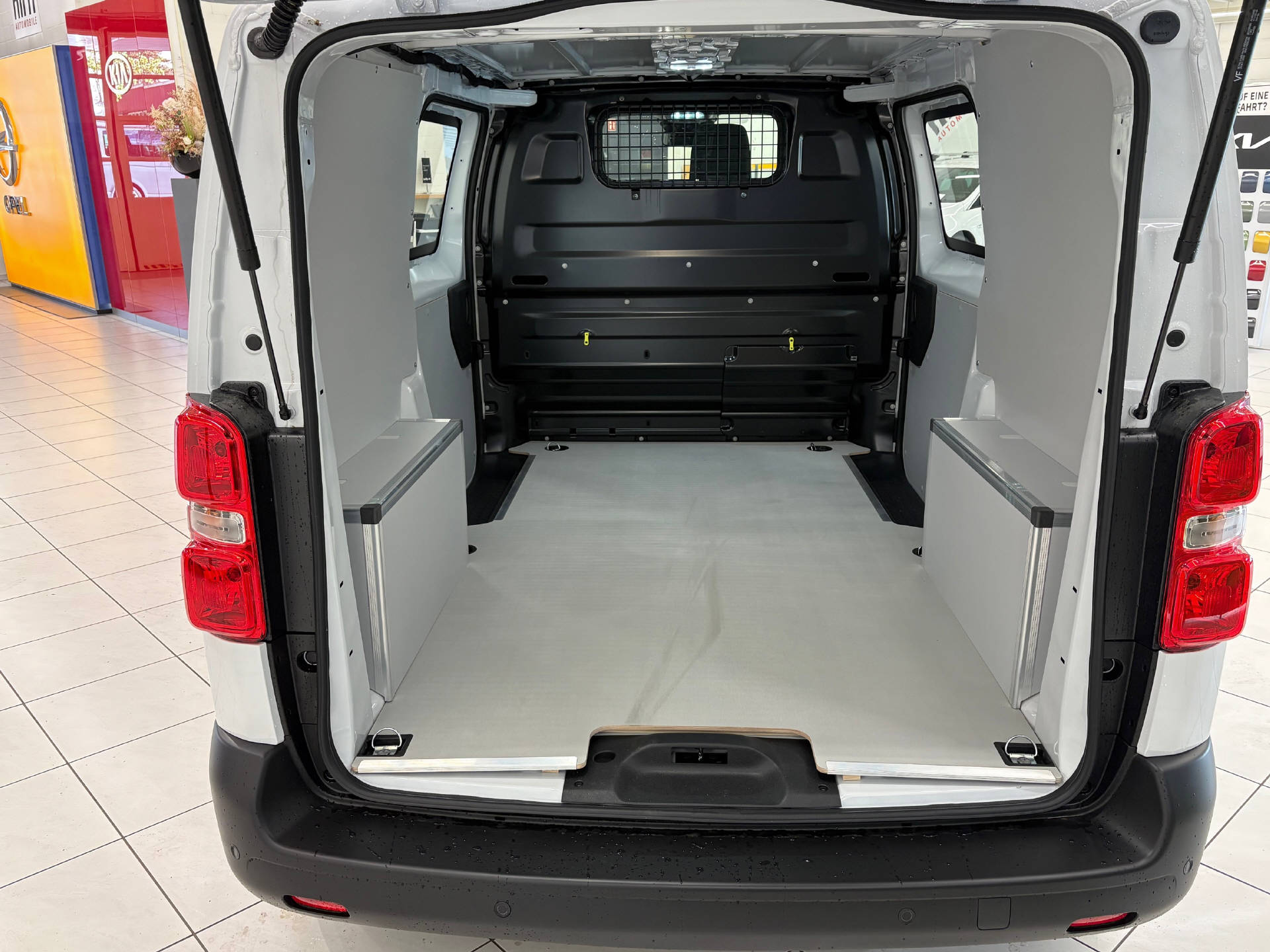 OPEL Vivaro-e Cargo 75kWh-image-11