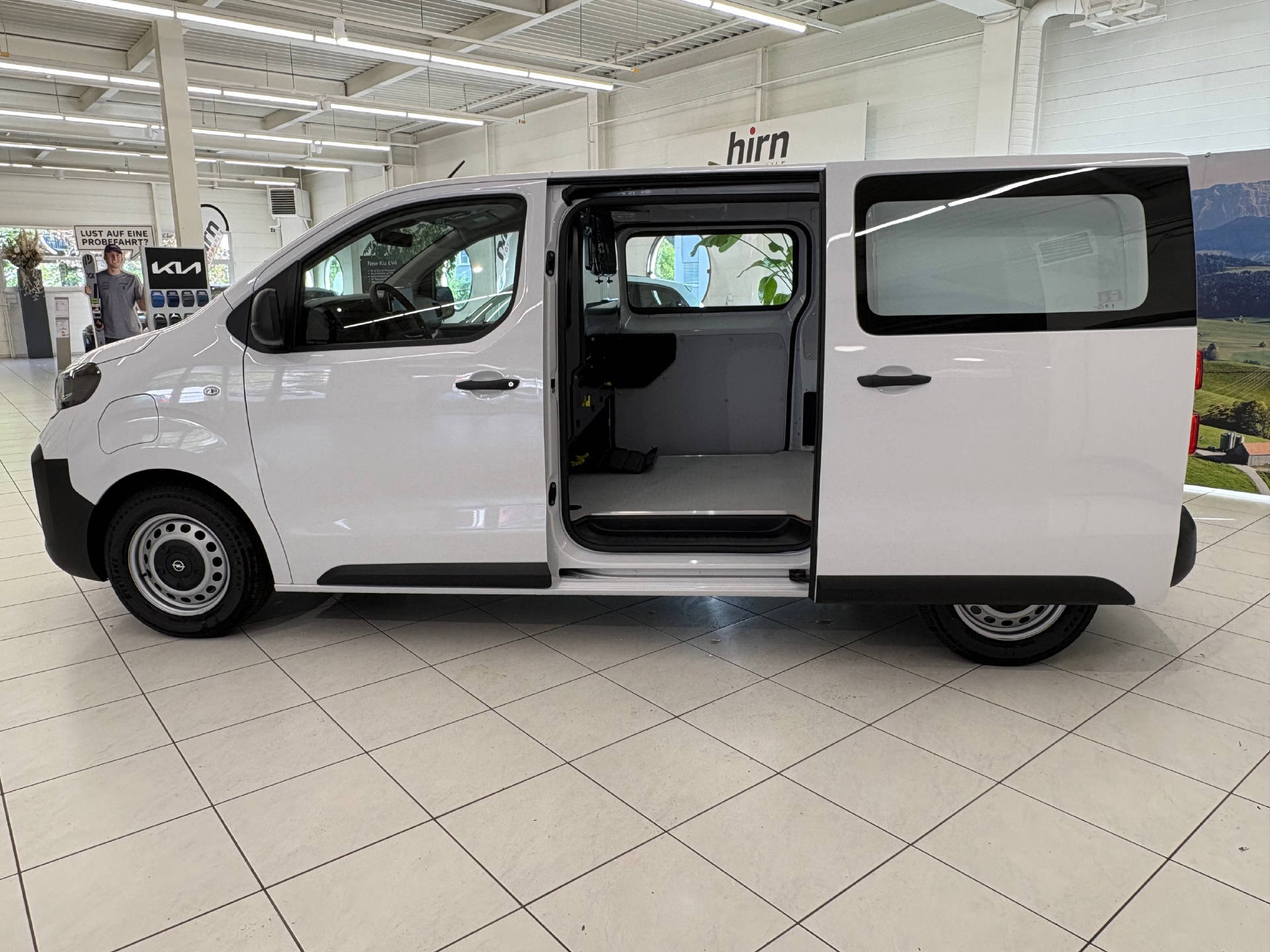 OPEL Vivaro-e Cargo 75kWh-image-8