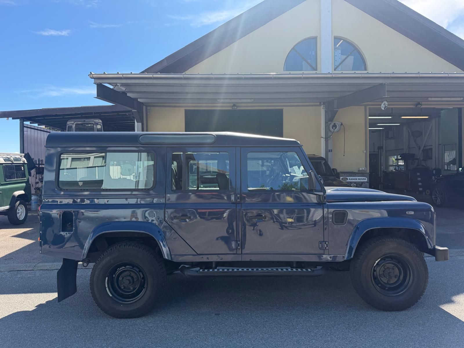 LAND ROVER Defender 110 2.4 Td4 Station Wagon-image-1