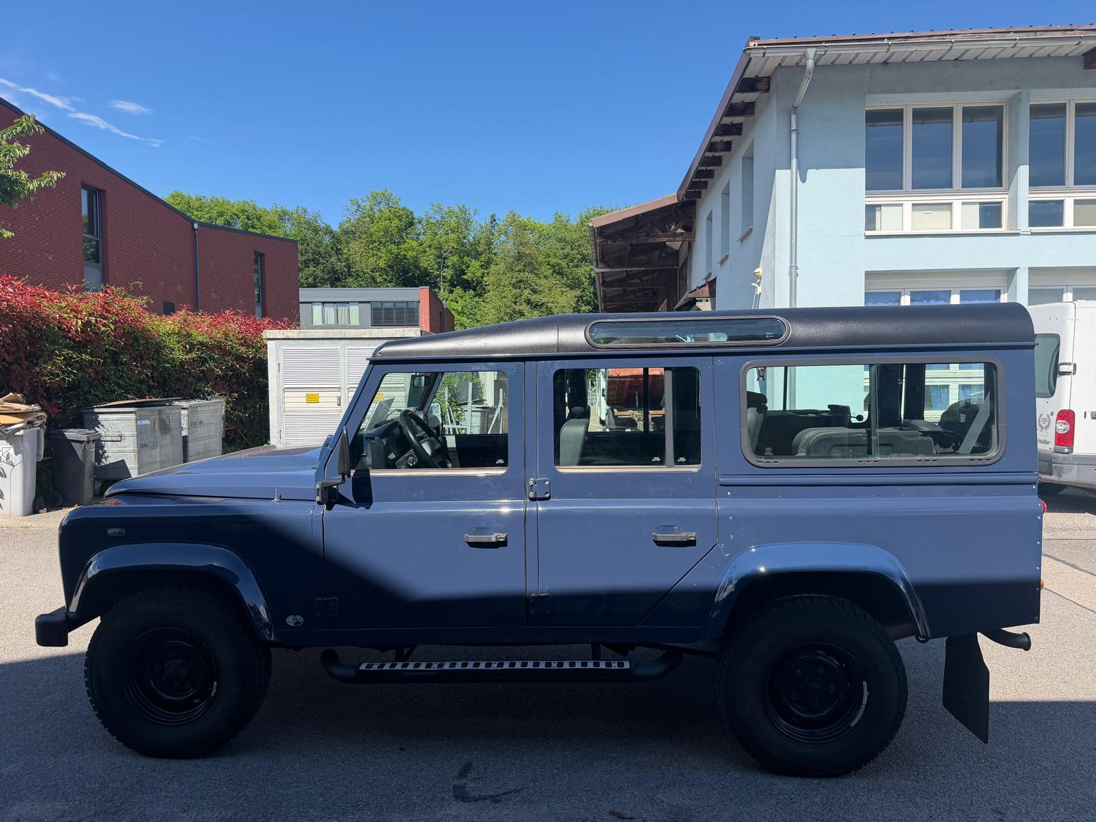 LAND ROVER Defender 110 2.4 Td4 Station Wagon-image-3