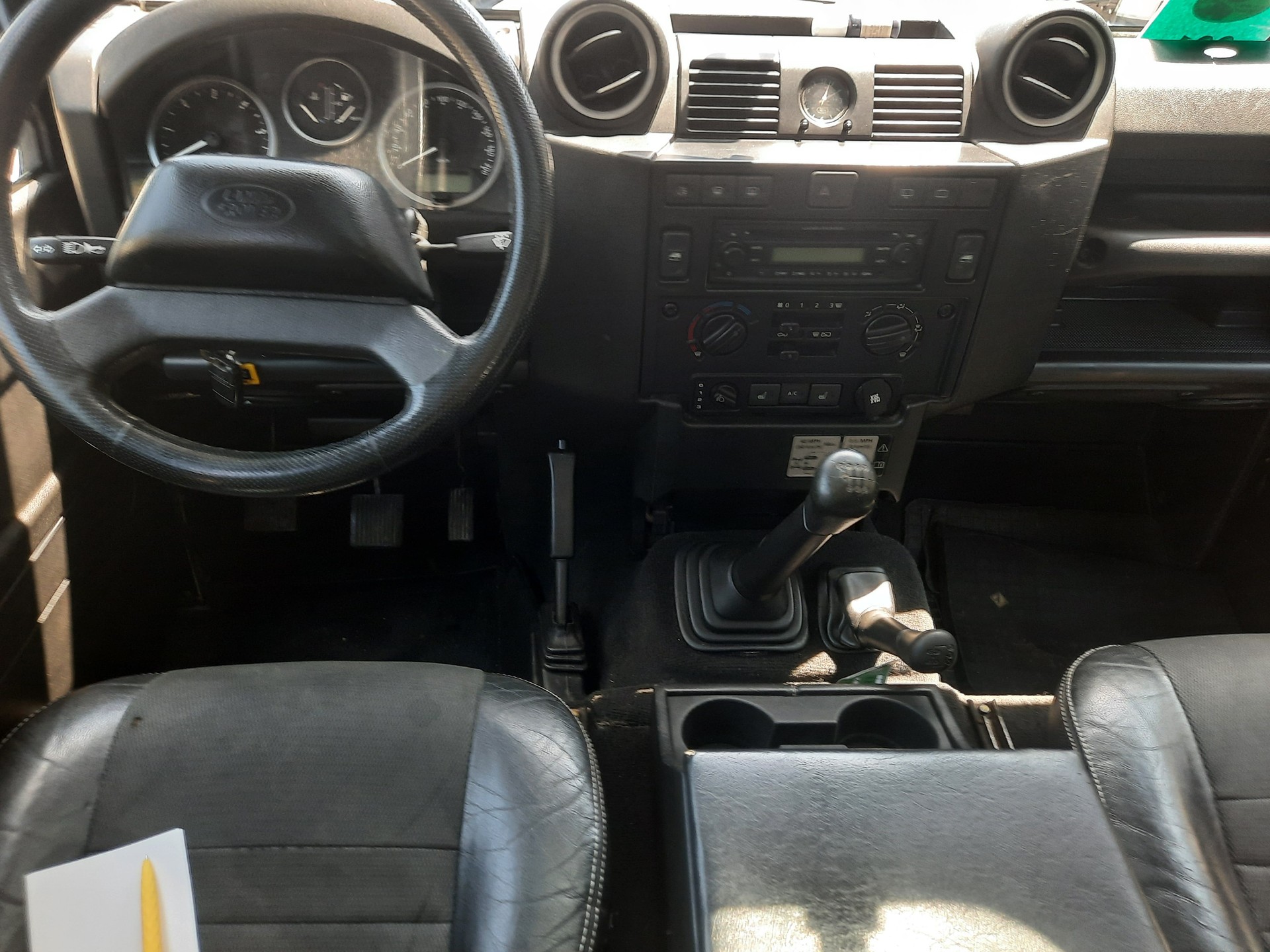 LAND ROVER Defender 110 2.4 Td4 Station Wagon-image-9