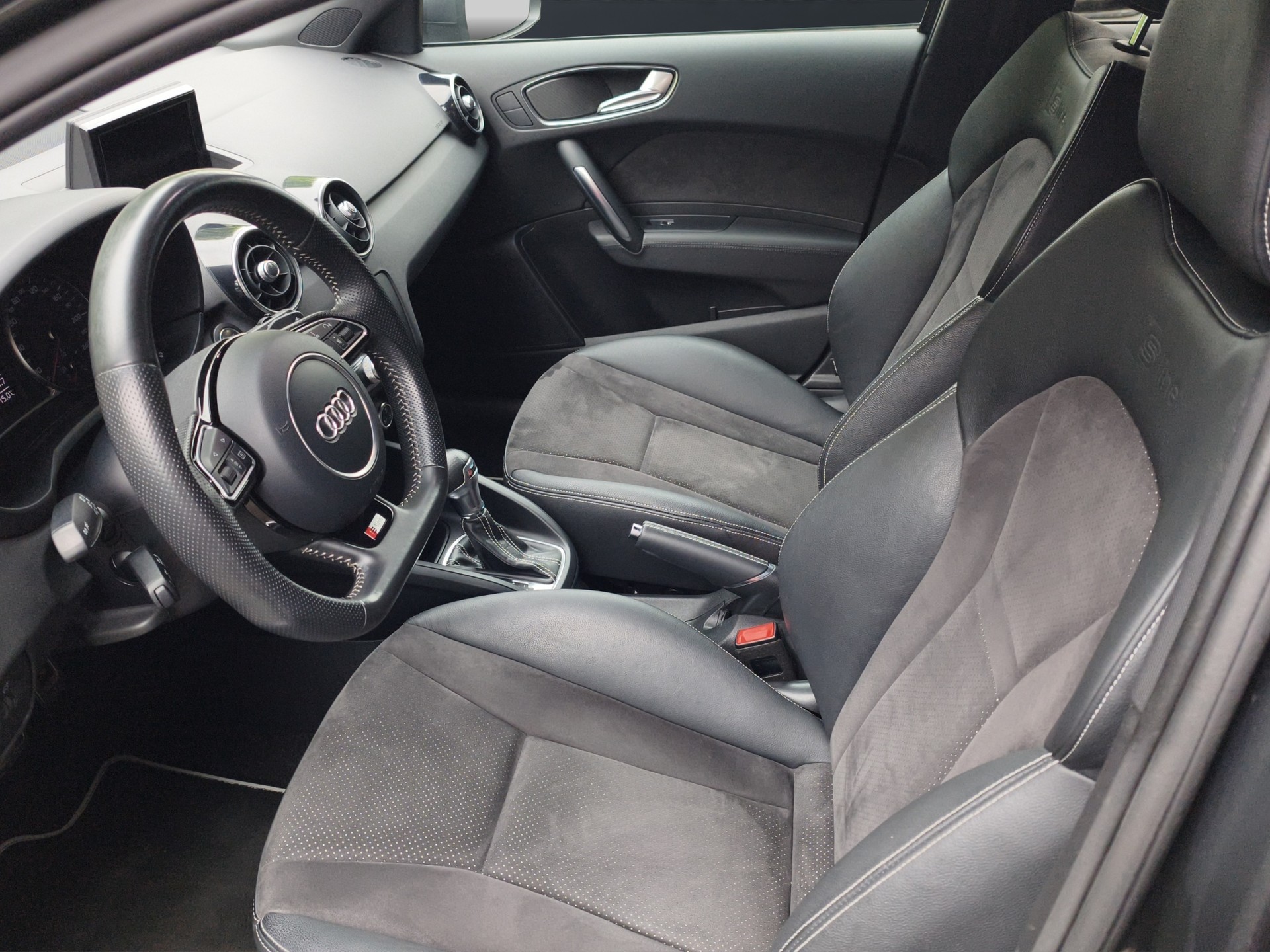 AUDI A1 Sportback 1.4 TFSI Sport S-tronic-image-8