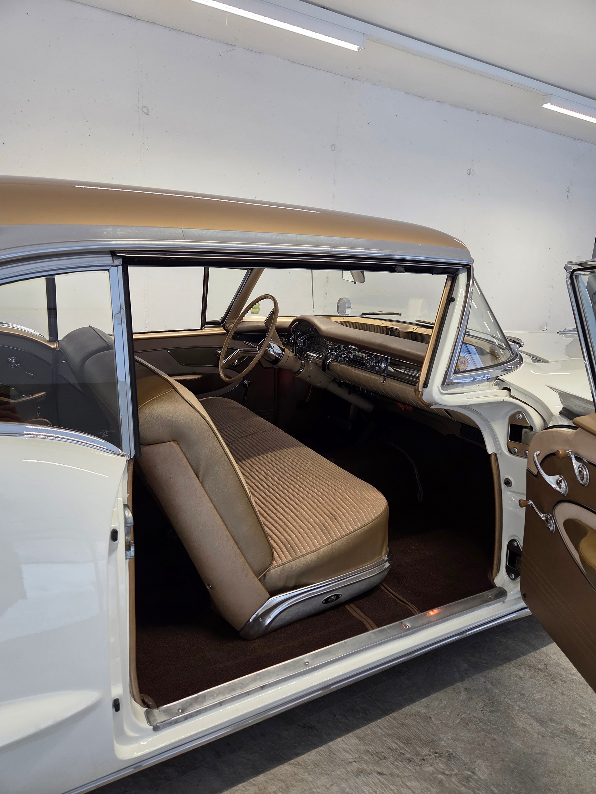 OLDSMOBILE Super 88 2 Door Coupe Veteran-image-7