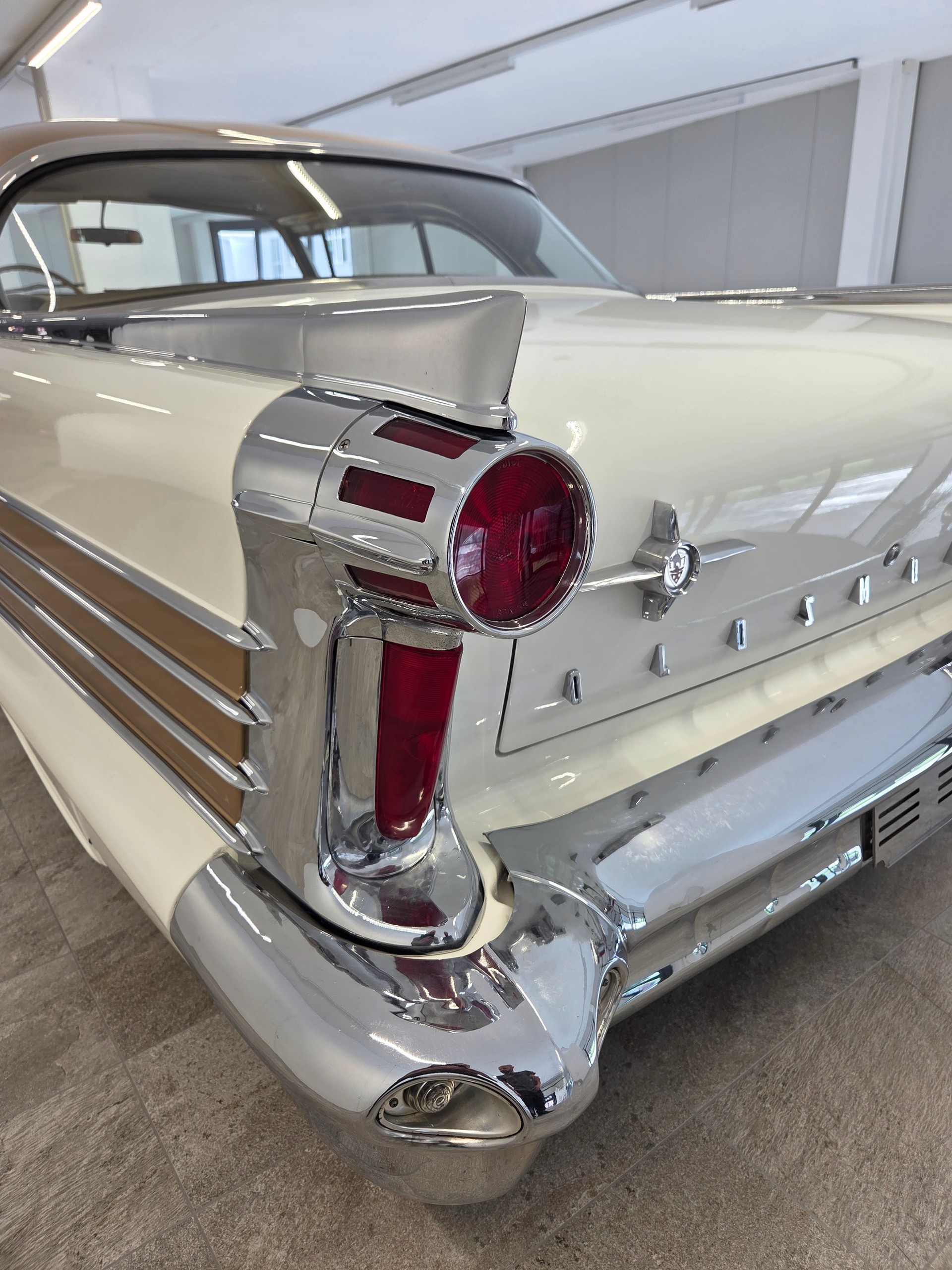 OLDSMOBILE Super 88 2 Door Coupe Veteran-image-17