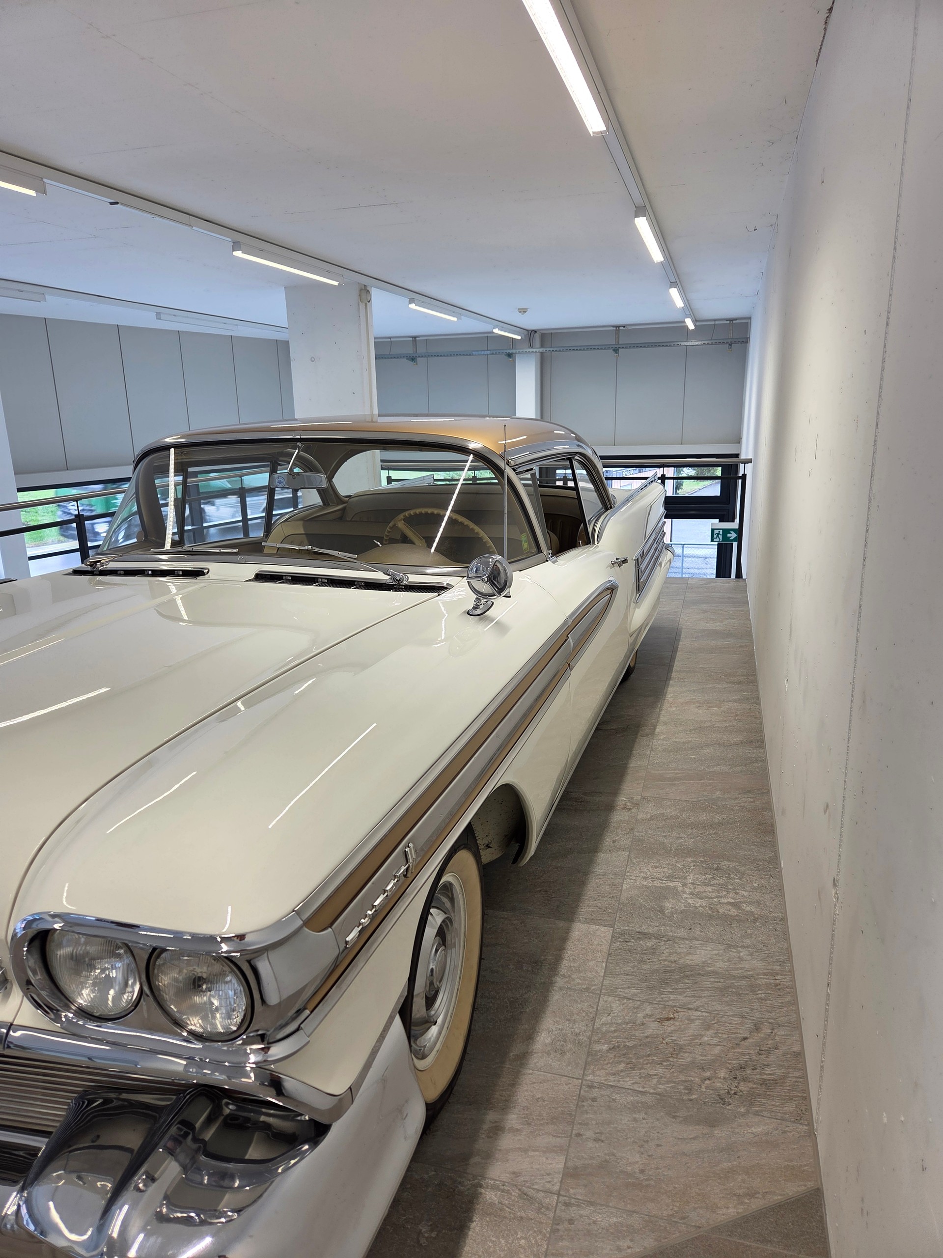 OLDSMOBILE Super 88 2 Door Coupe Veteran-image-4