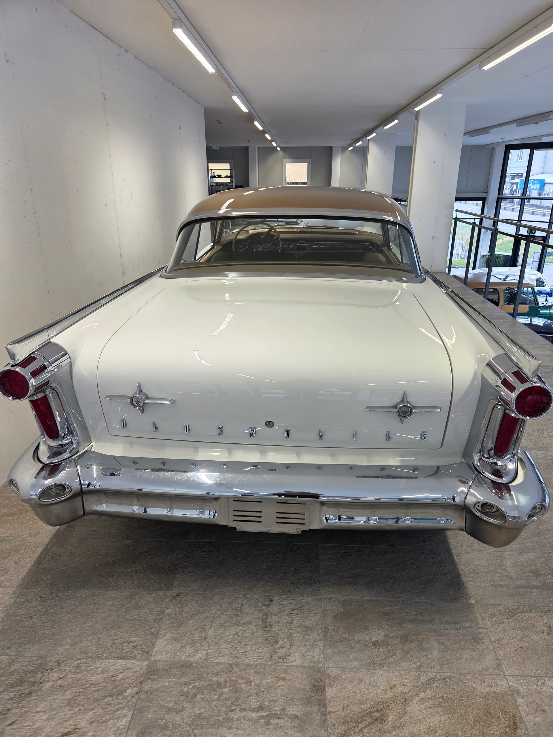 OLDSMOBILE Super 88 2 Door Coupe Veteran-showroom-element-1