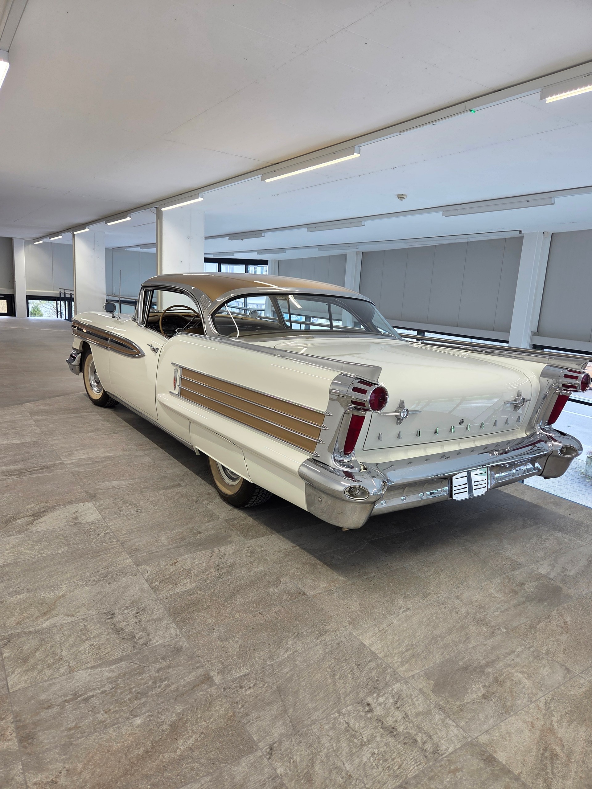 OLDSMOBILE Super 88 2 Door Coupe Veteran-image-13