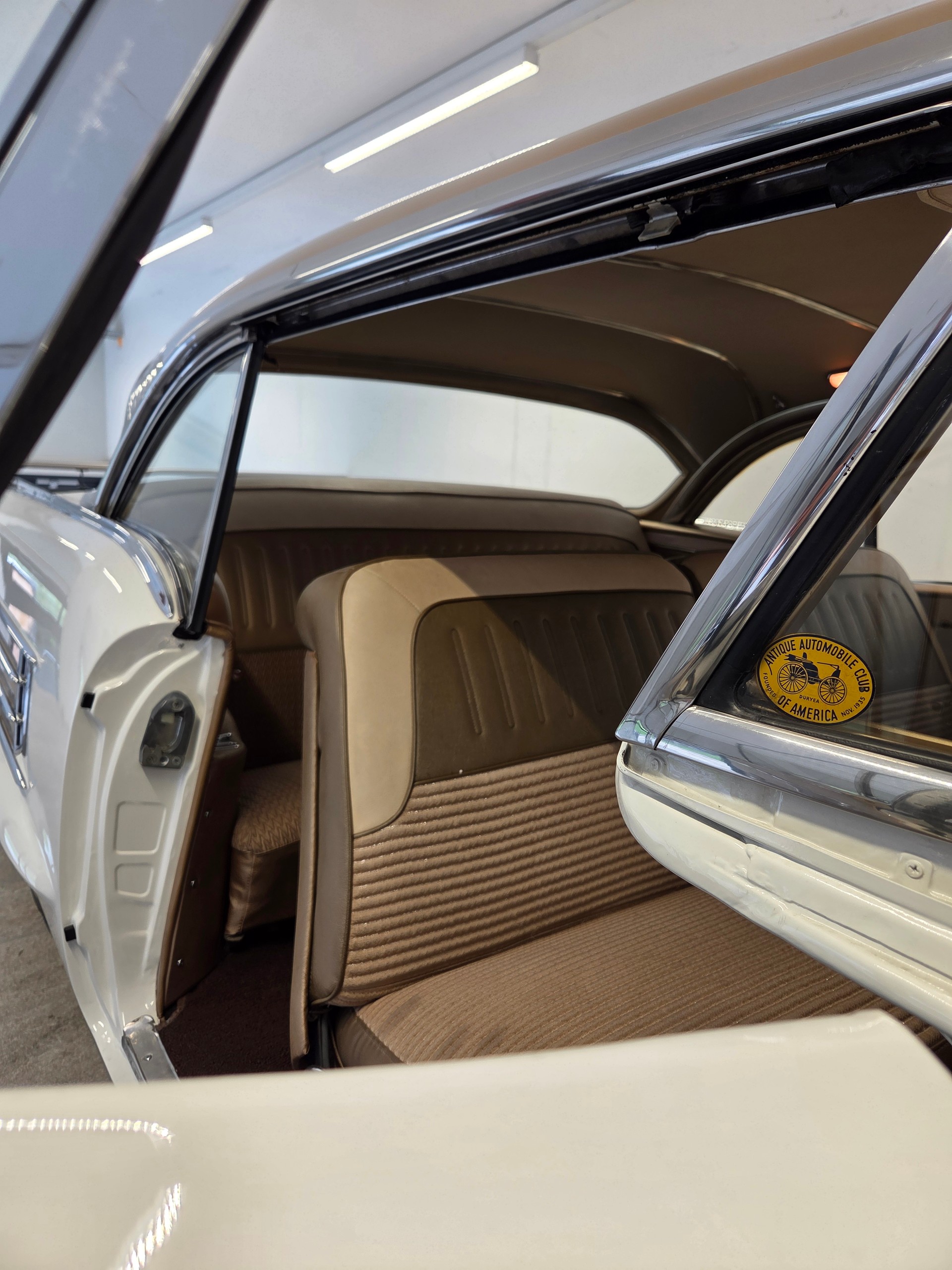 OLDSMOBILE Super 88 2 Door Coupe Veteran-image-8