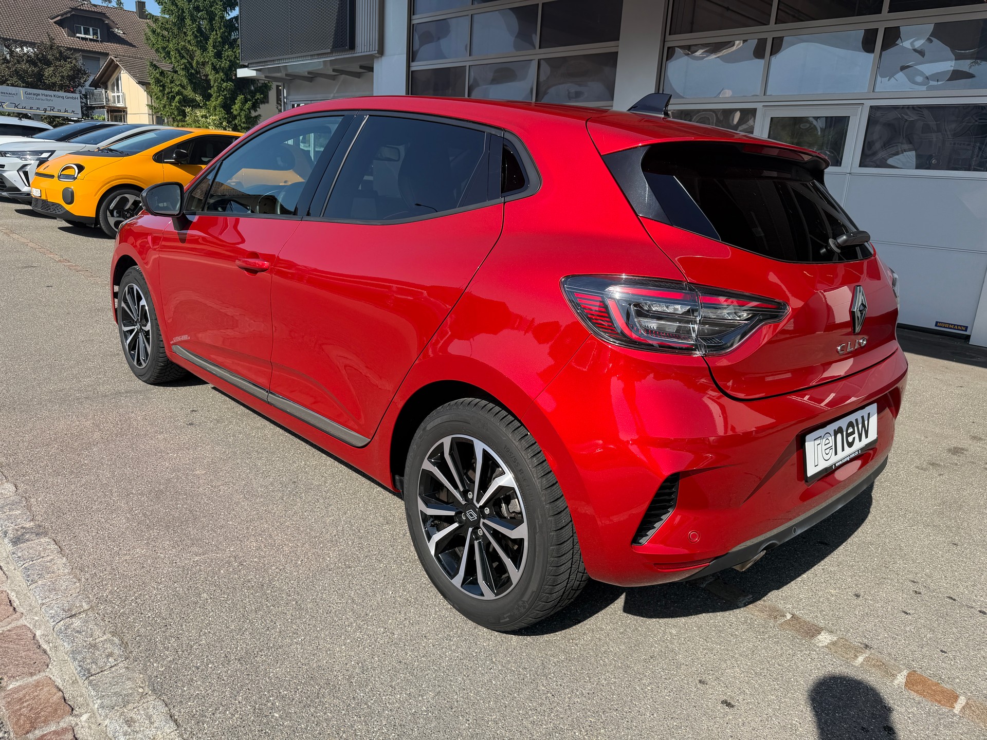 RENAULT Clio 1.0 TCe techno CVT-showroom-element-1