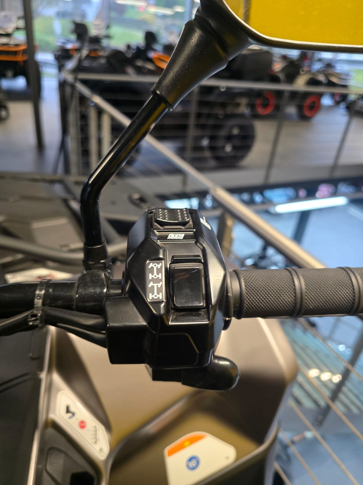 CAN-AM HD7 Pro XU ABS T-image-11