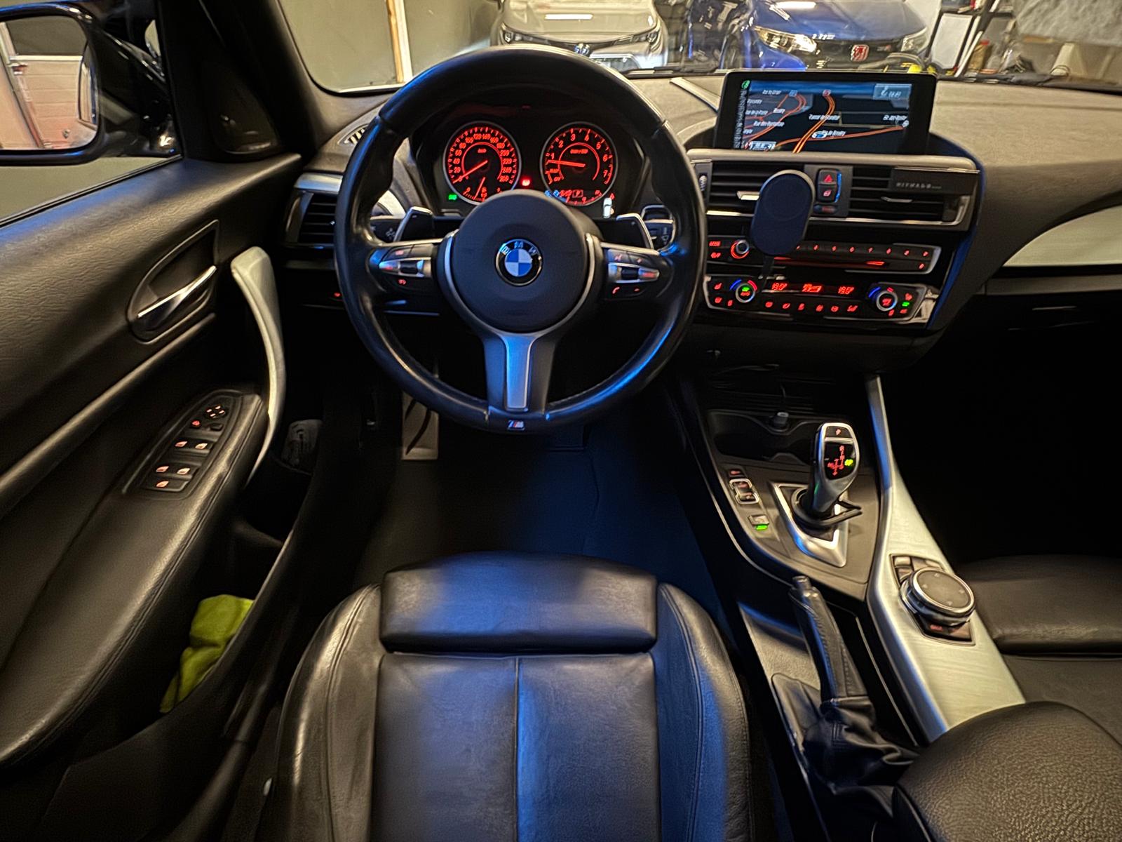 BMW M135i xDrive Steptronic-image-14