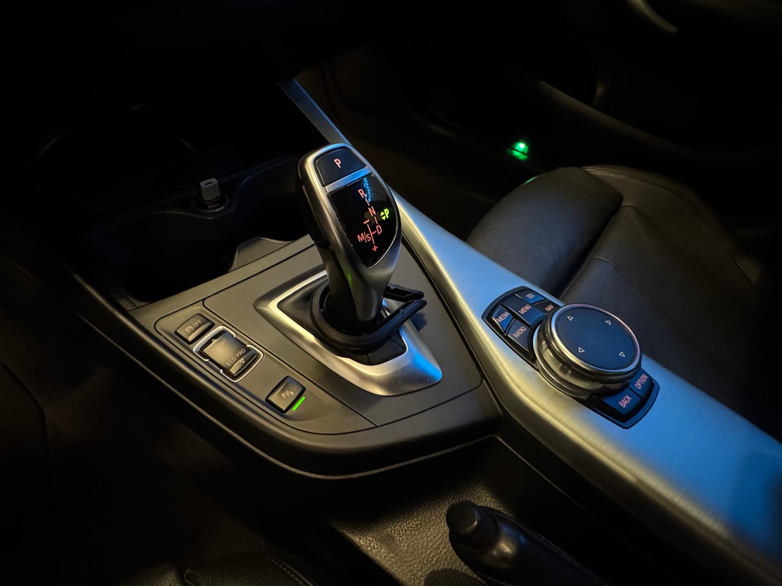 BMW M135i xDrive Steptronic-image-22