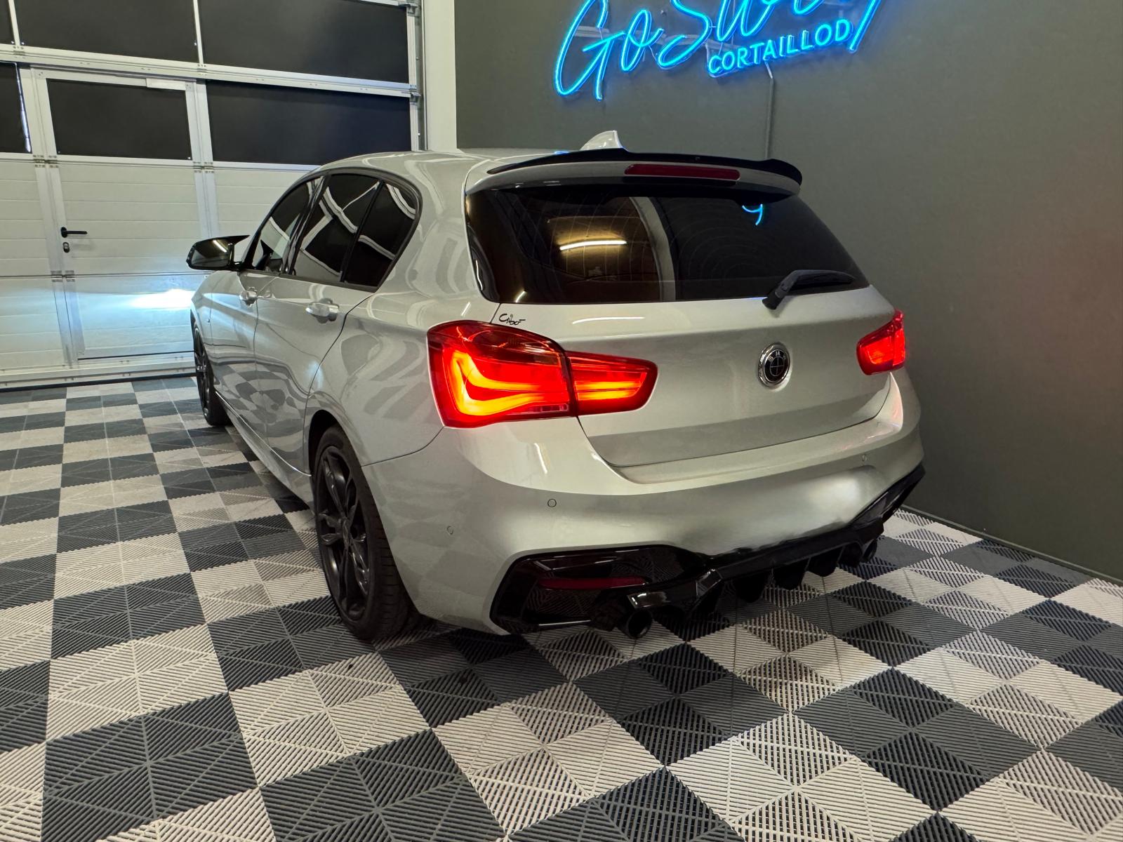 BMW M135i xDrive Steptronic-showroom-element-3