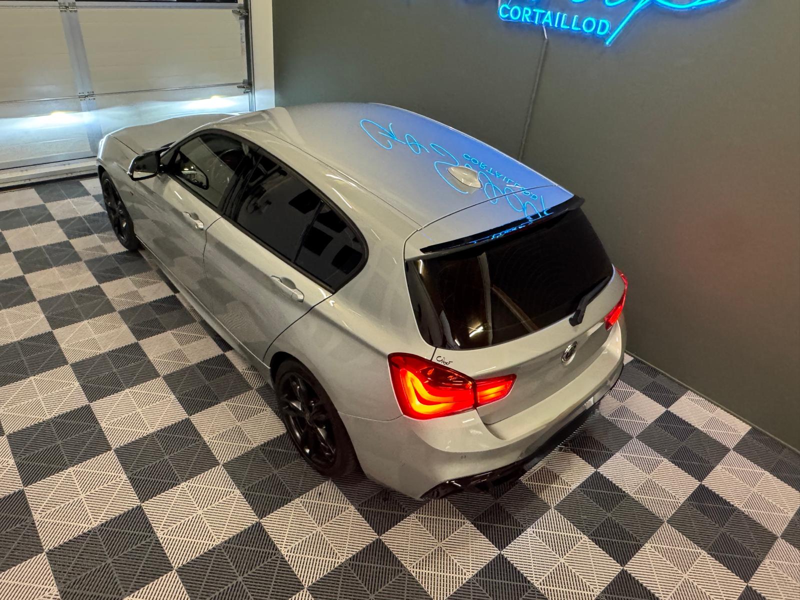 BMW M135i xDrive Steptronic-showroom-element-2