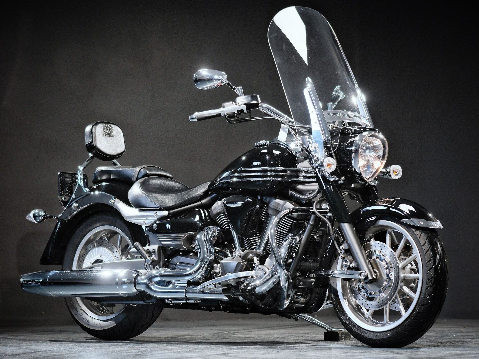 YAMAHA XV 1900 Midnight Star-image-0