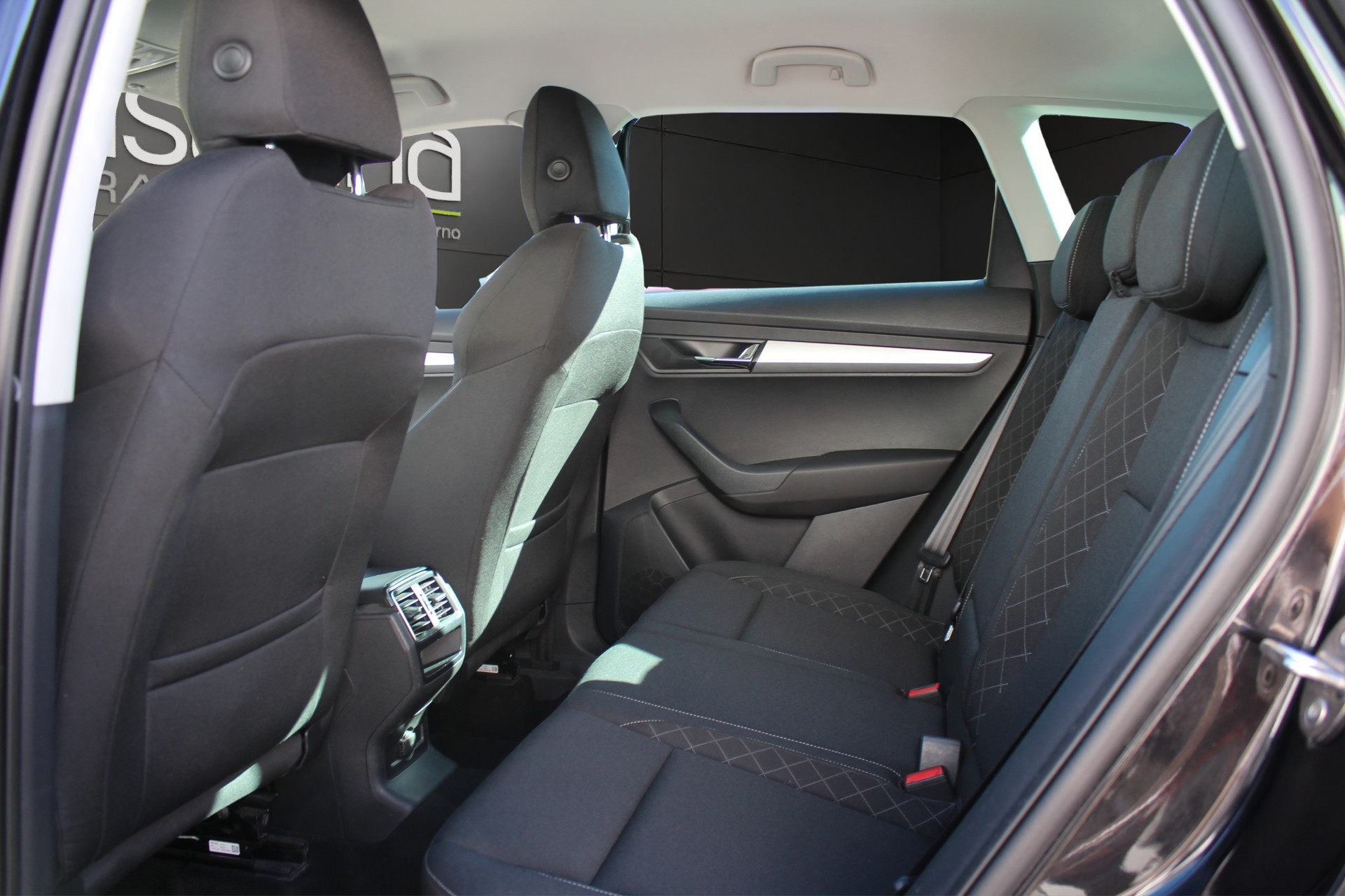SKODA Karoq 2.0 TDI Ambition 4x4 DSG-image-11