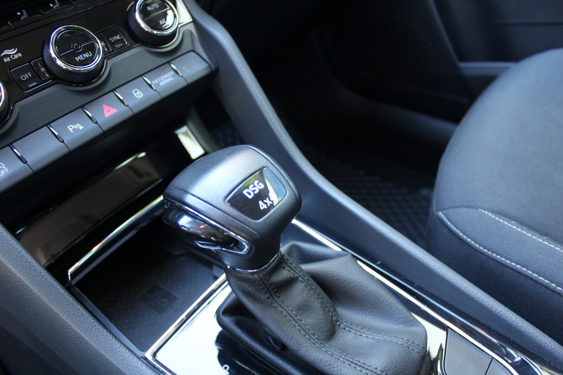 SKODA Karoq 2.0 TDI Ambition 4x4 DSG-image-9