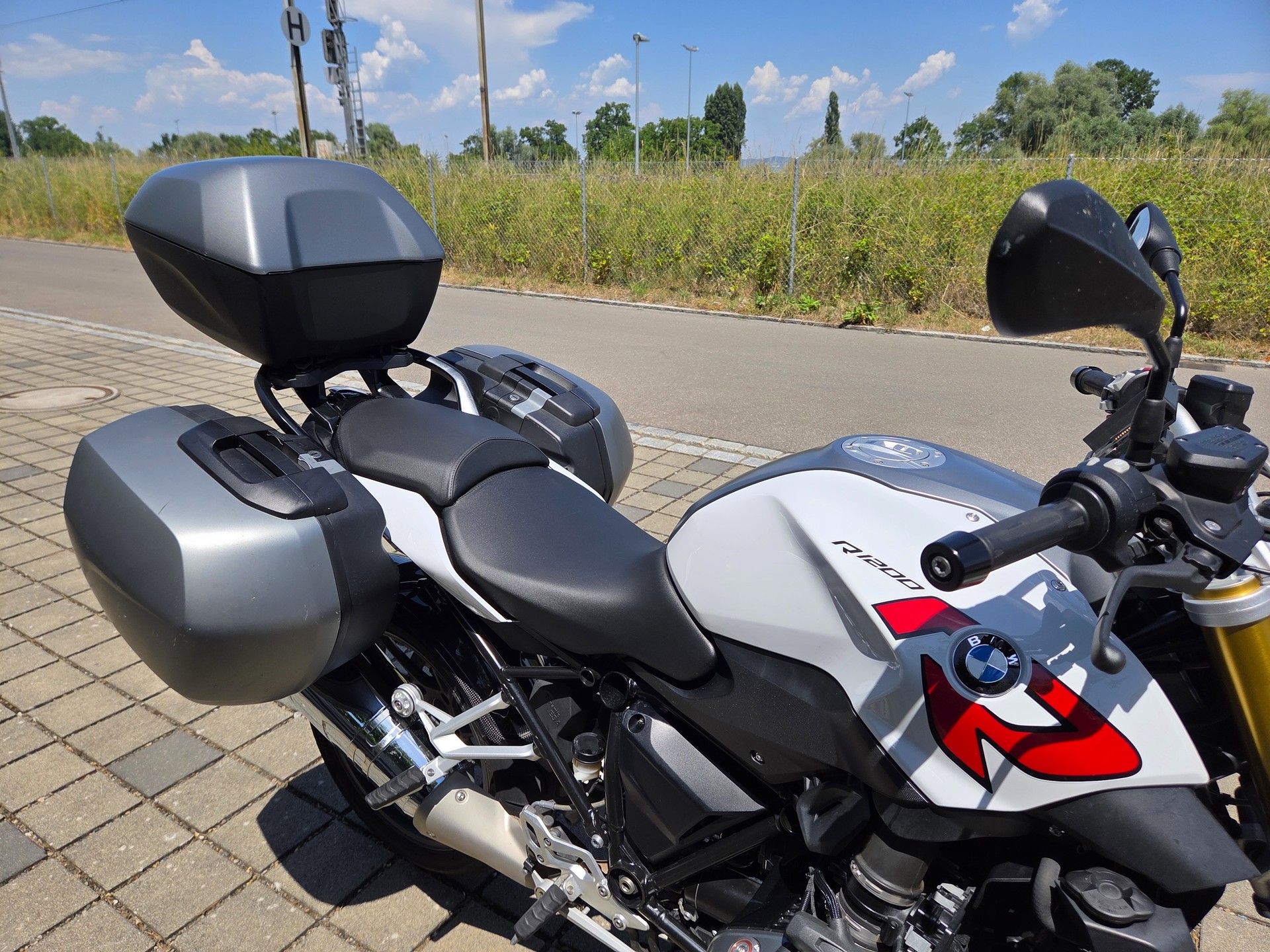 BMW R LC-image-11