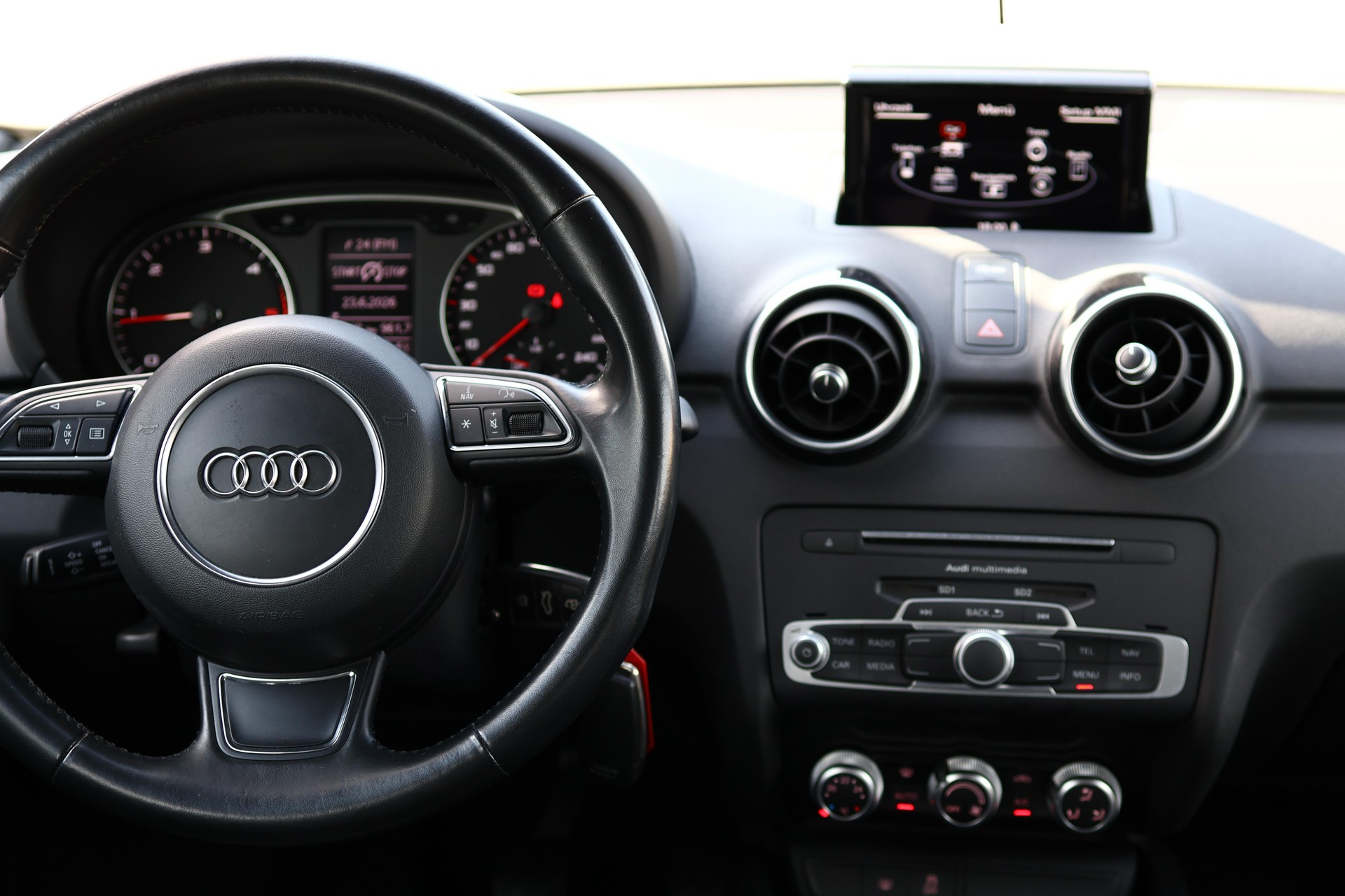 AUDI A1 Sportback 1.4 TDI Sport S-Line-image-14