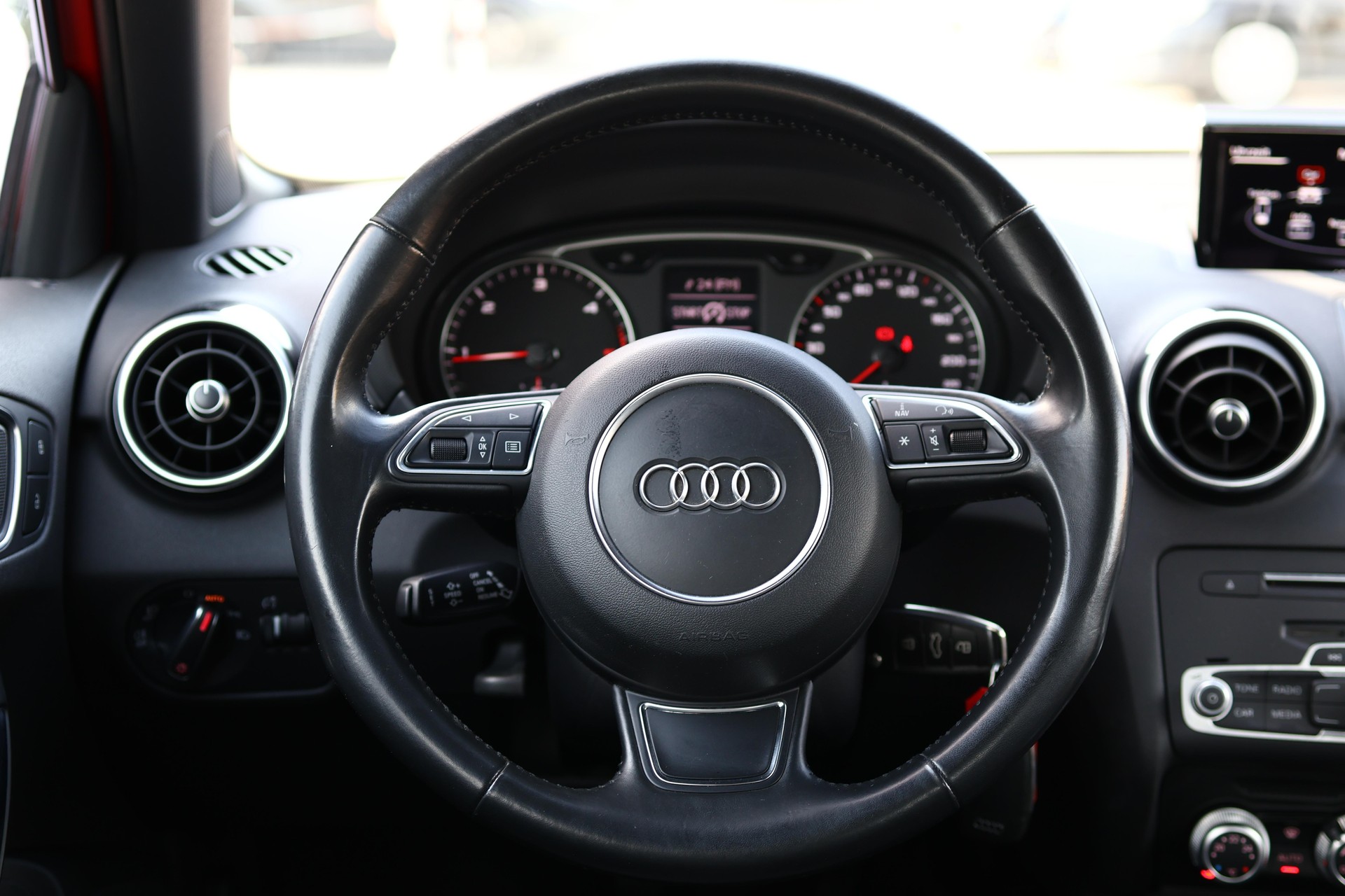 AUDI A1 Sportback 1.4 TDI Sport S-Line-image-15