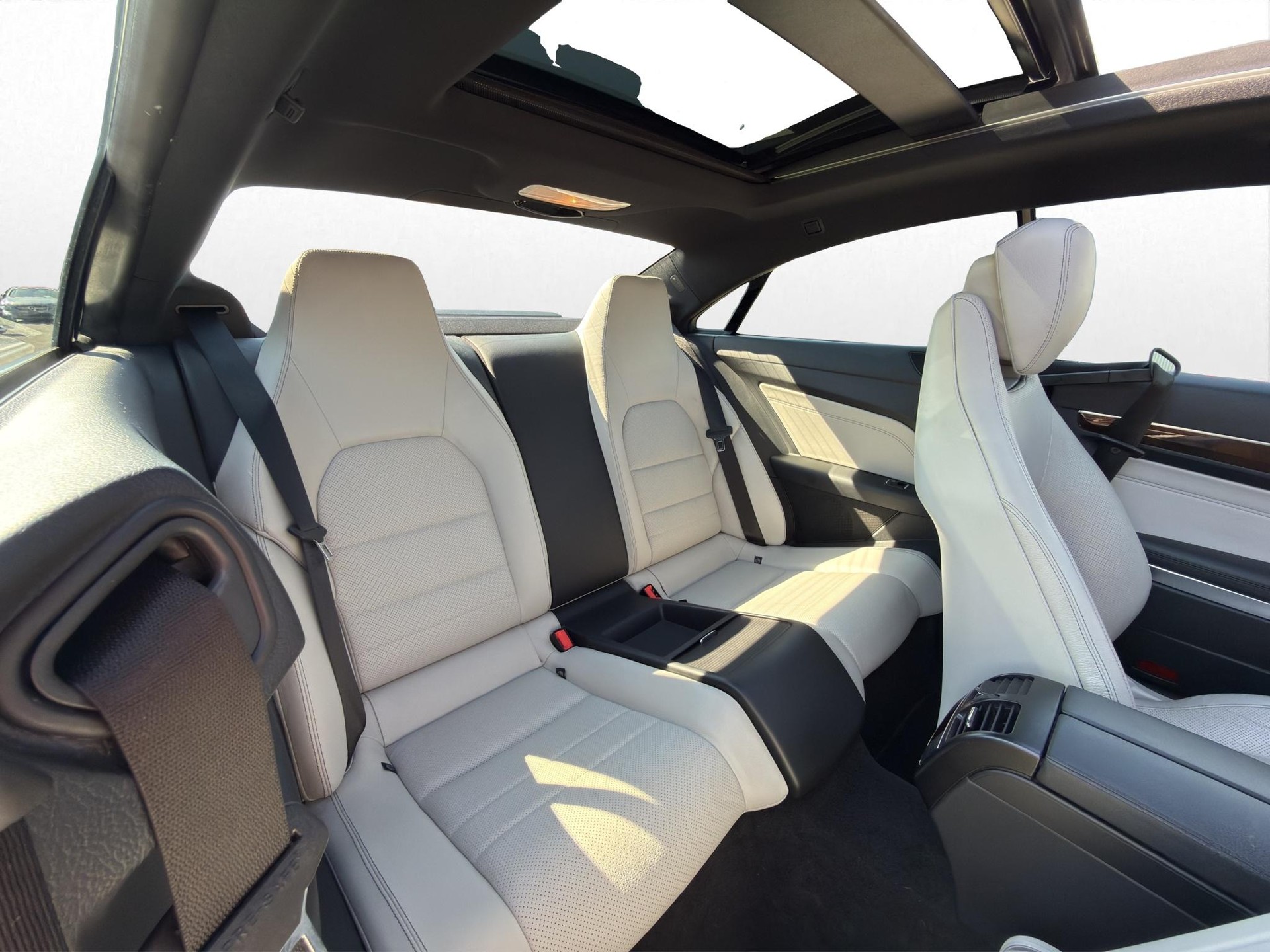 MERCEDES-BENZ E 350 4Matic Coupé-image-28