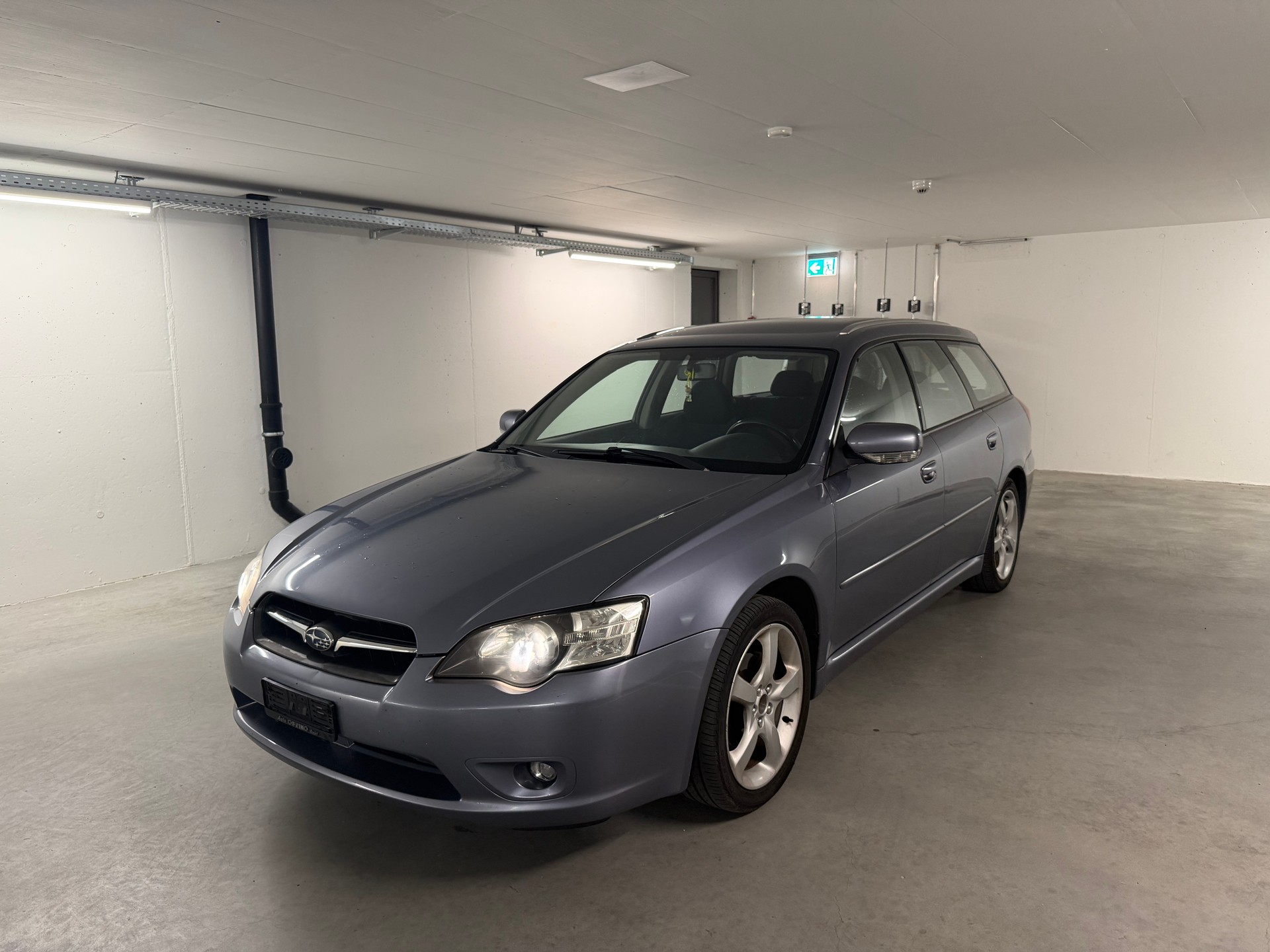 SUBARU Legacy 2.0R AWD Limited-showroom-element-1