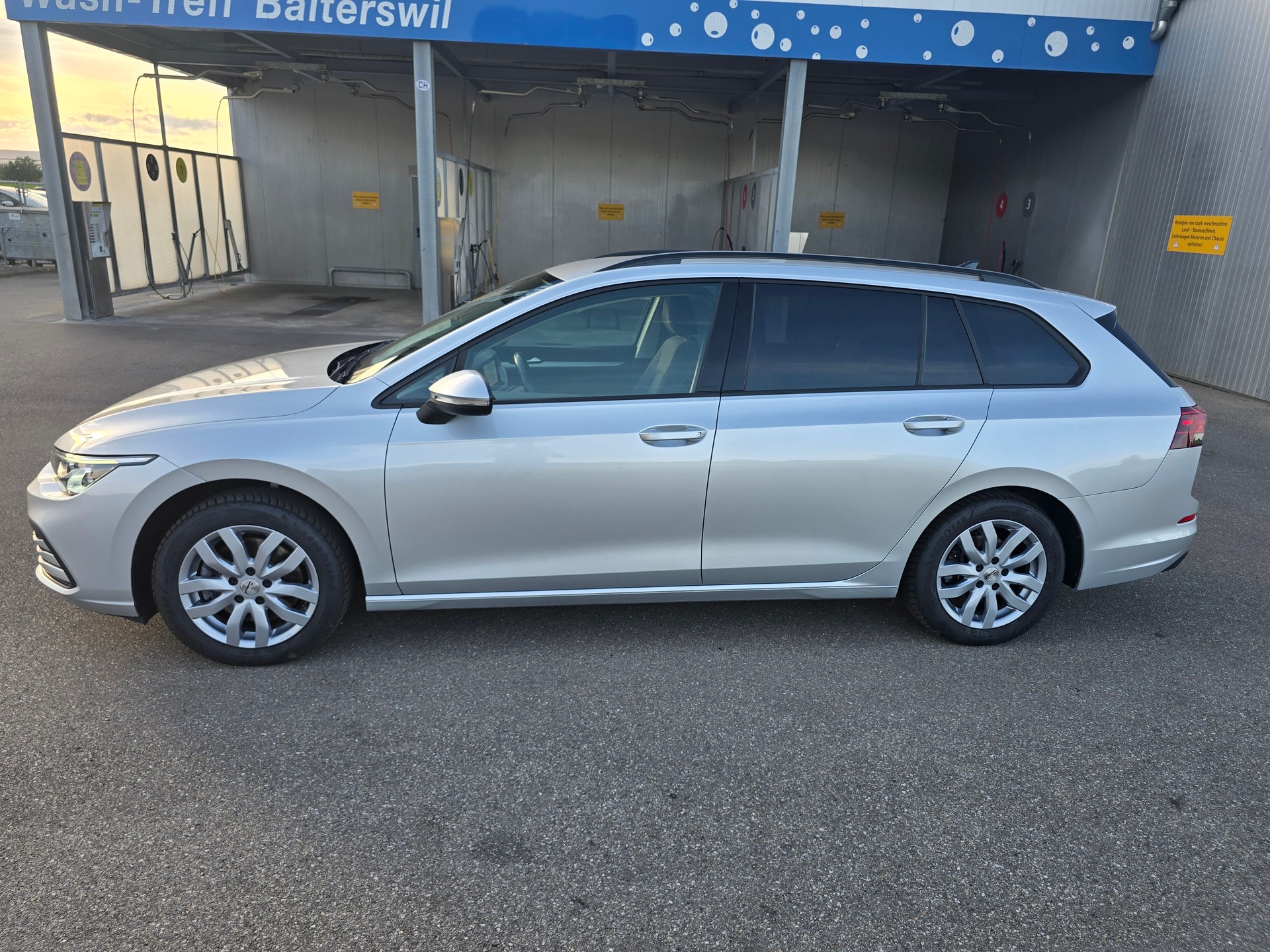 VW Golf Variant 2.0 TDI Life DSG*TOP-ZUSTAND*Frisch ab Service**-image-1