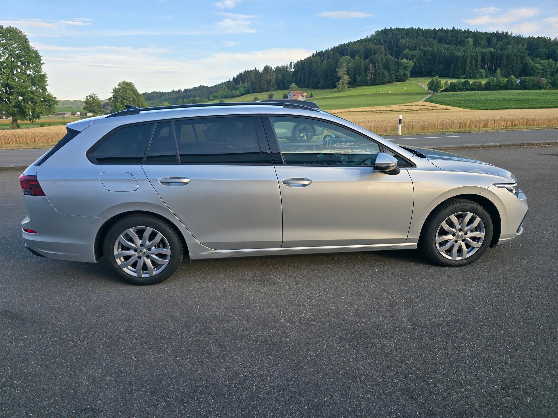 VW Golf Variant 2.0 TDI Life DSG*TOP-ZUSTAND*Frisch ab Service**-image-4