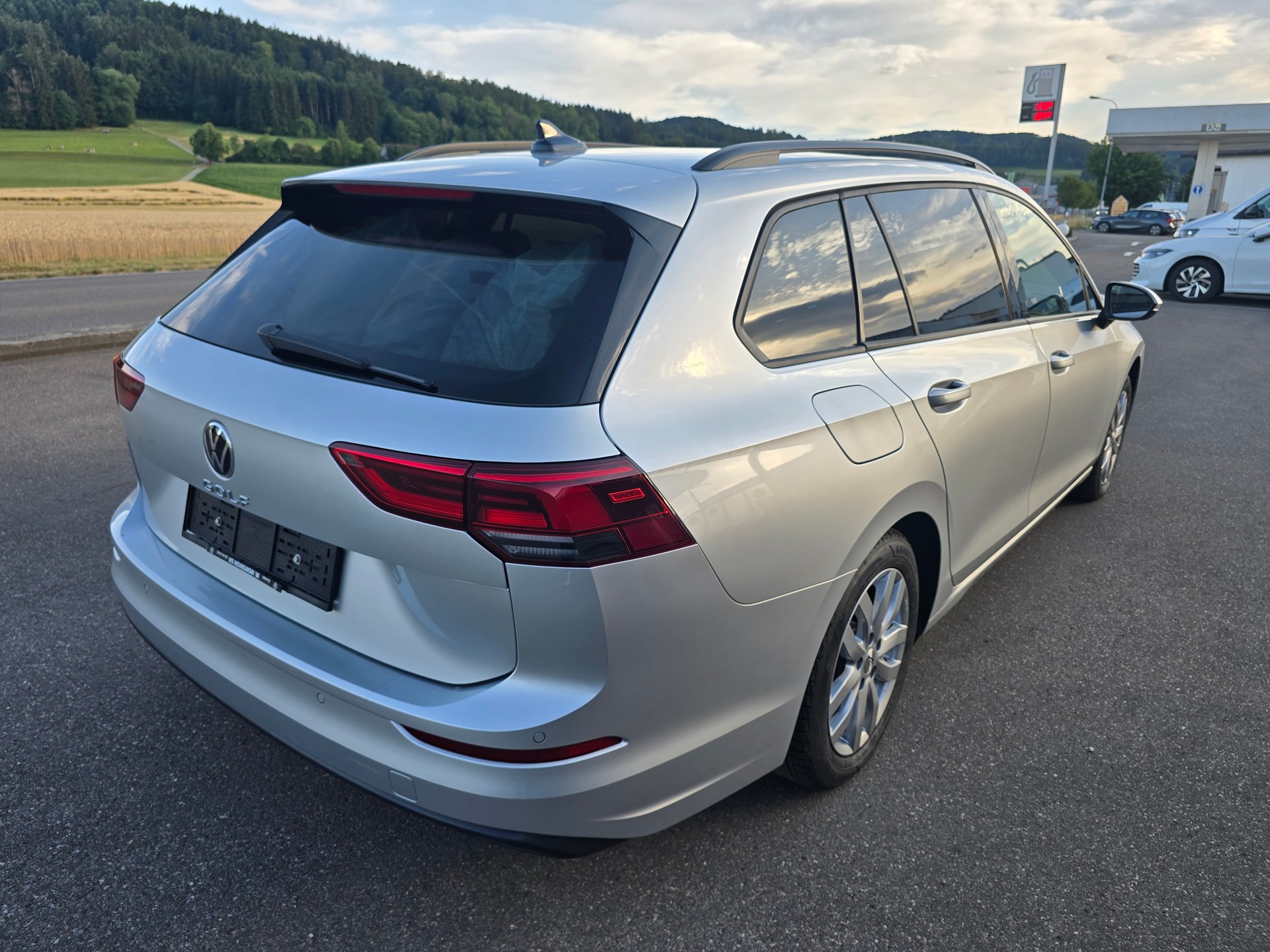 VW Golf Variant 2.0 TDI Life DSG*TOP-ZUSTAND*Frisch ab Service**-image-3