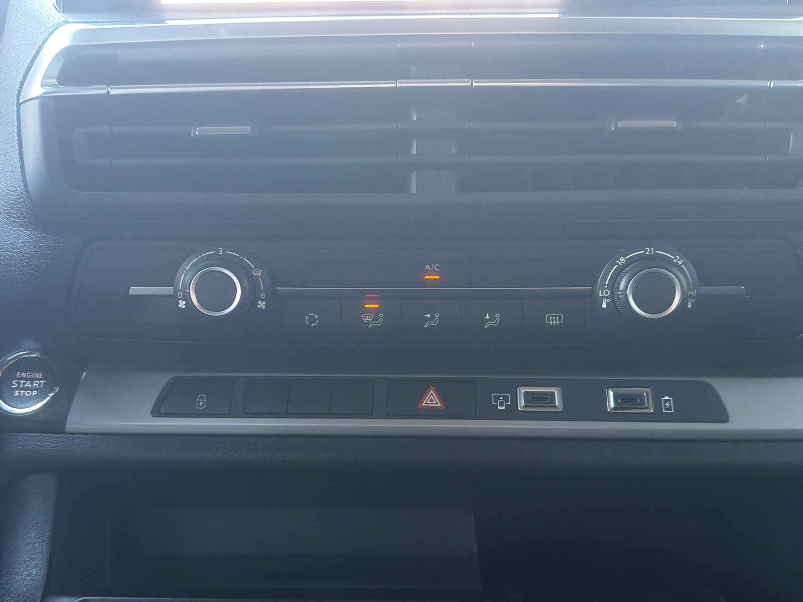 PEUGEOT Traveller Standard 2.2 BlueHDi 180 Family Edition S/S-image-13