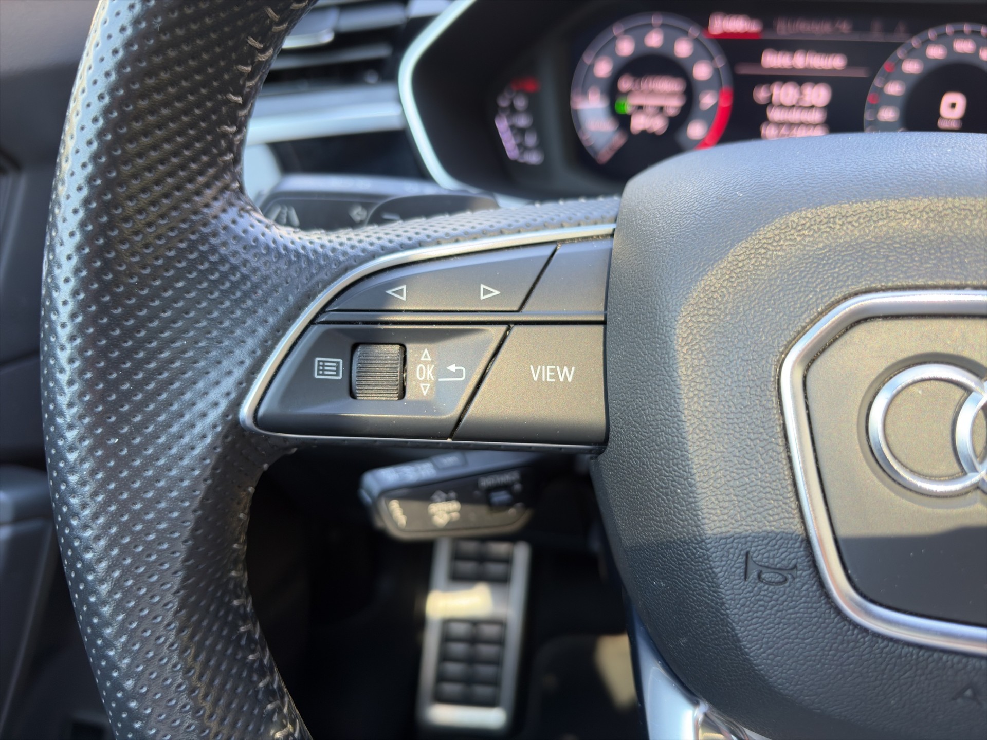 AUDI Q3 45 TFSI S line quattro S-tronic-image-17