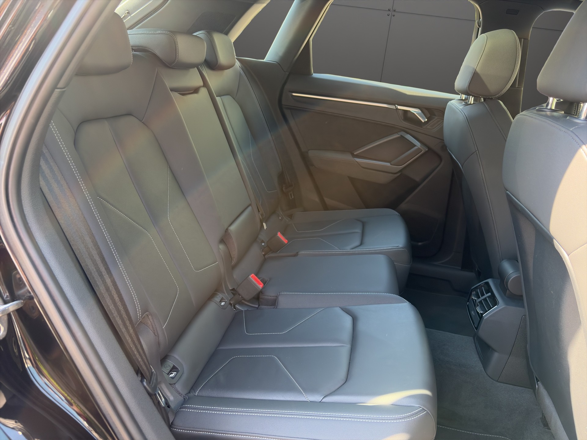 AUDI Q3 45 TFSI S line quattro S-tronic-image-14