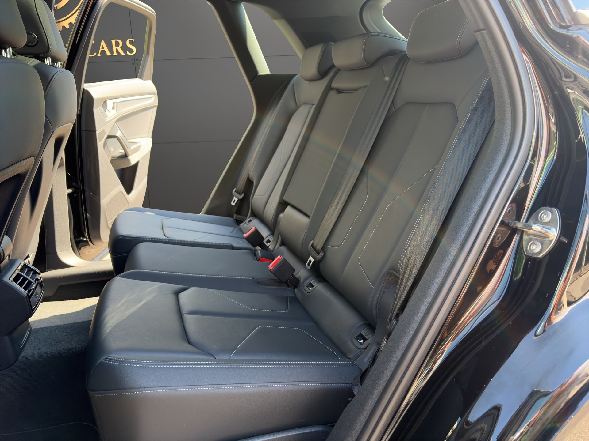 AUDI Q3 45 TFSI S line quattro S-tronic-image-13